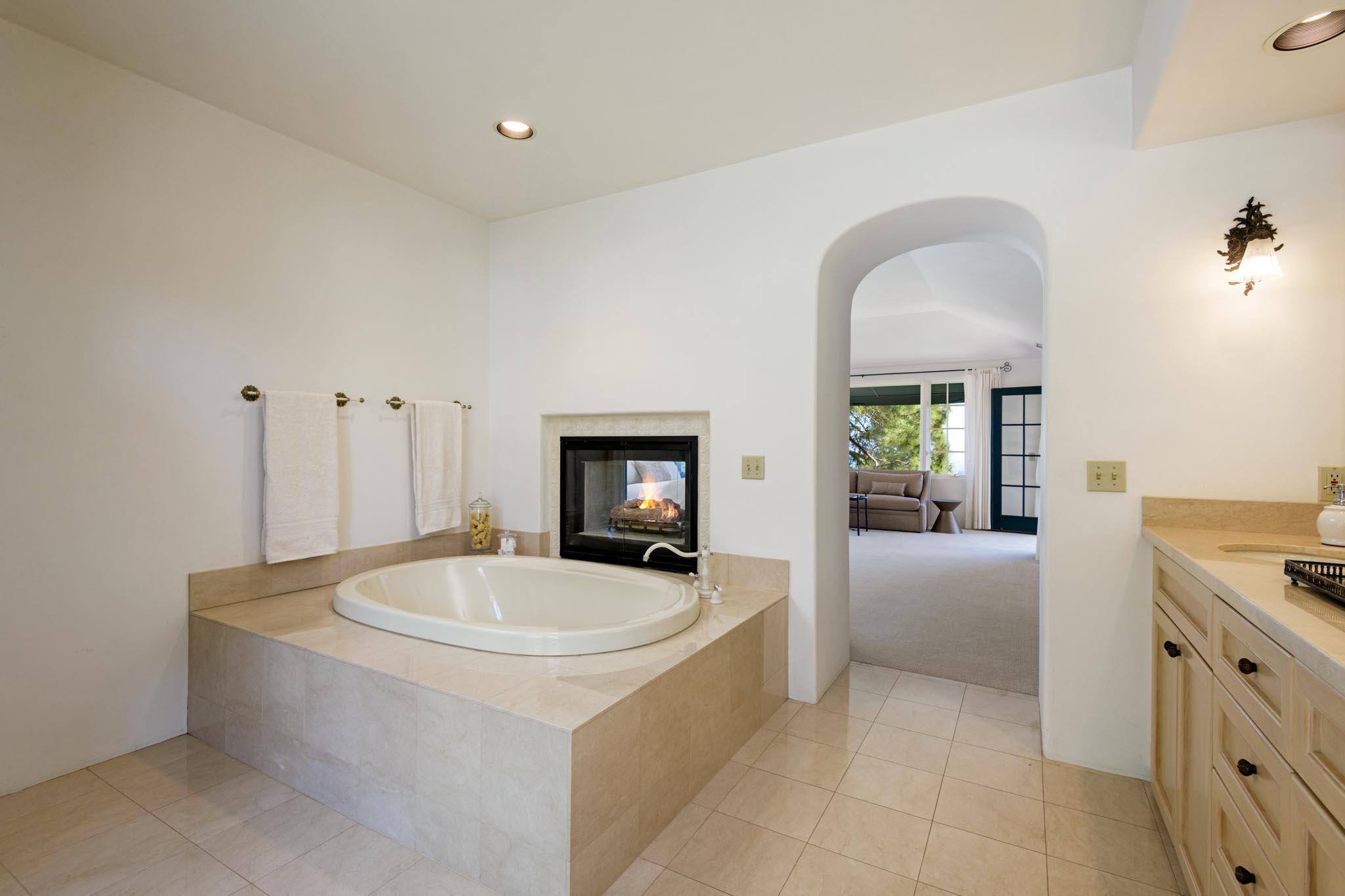 Santa Barbara, California 93103, United States, 4 Bedrooms Bedrooms, ,5 BathroomsBathrooms,Residential,Pending,132889