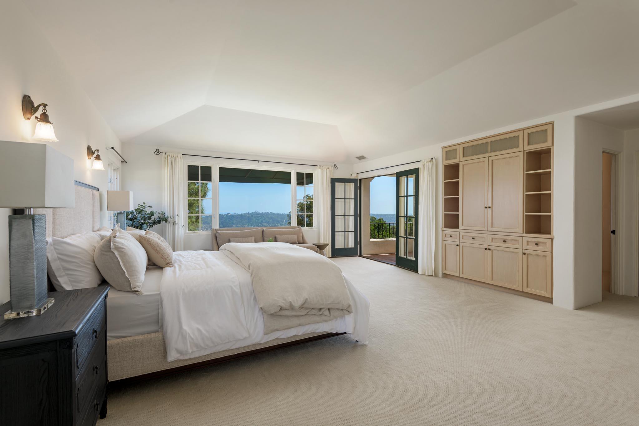 Santa Barbara, California 93103, United States, 4 Bedrooms Bedrooms, ,5 BathroomsBathrooms,Residential,Pending,132889