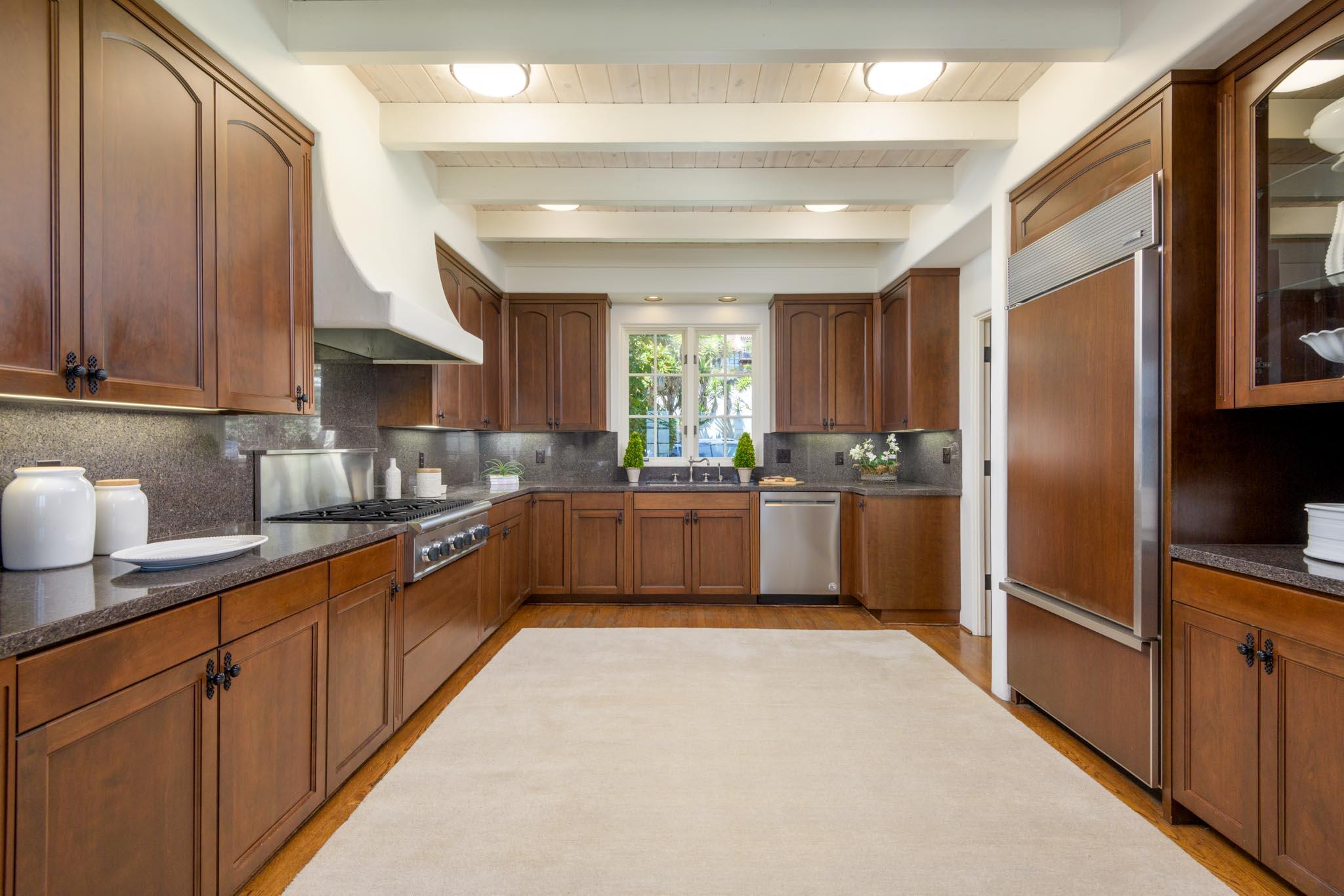 Santa Barbara, California 93103, United States, 4 Bedrooms Bedrooms, ,5 BathroomsBathrooms,Residential,Pending,132889