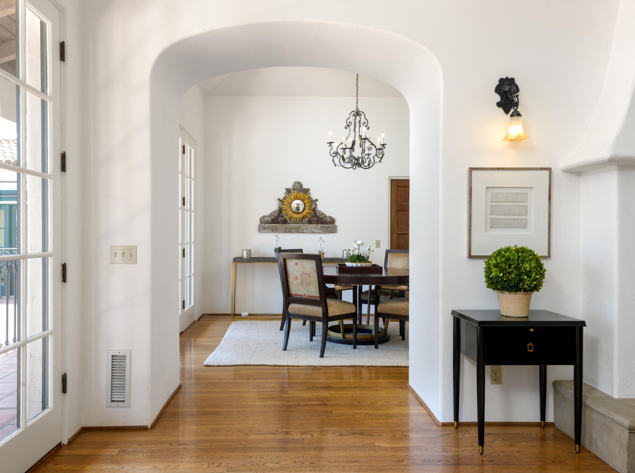 Santa Barbara, California 93103, United States, 4 Bedrooms Bedrooms, ,5 BathroomsBathrooms,Residential,Pending,132889