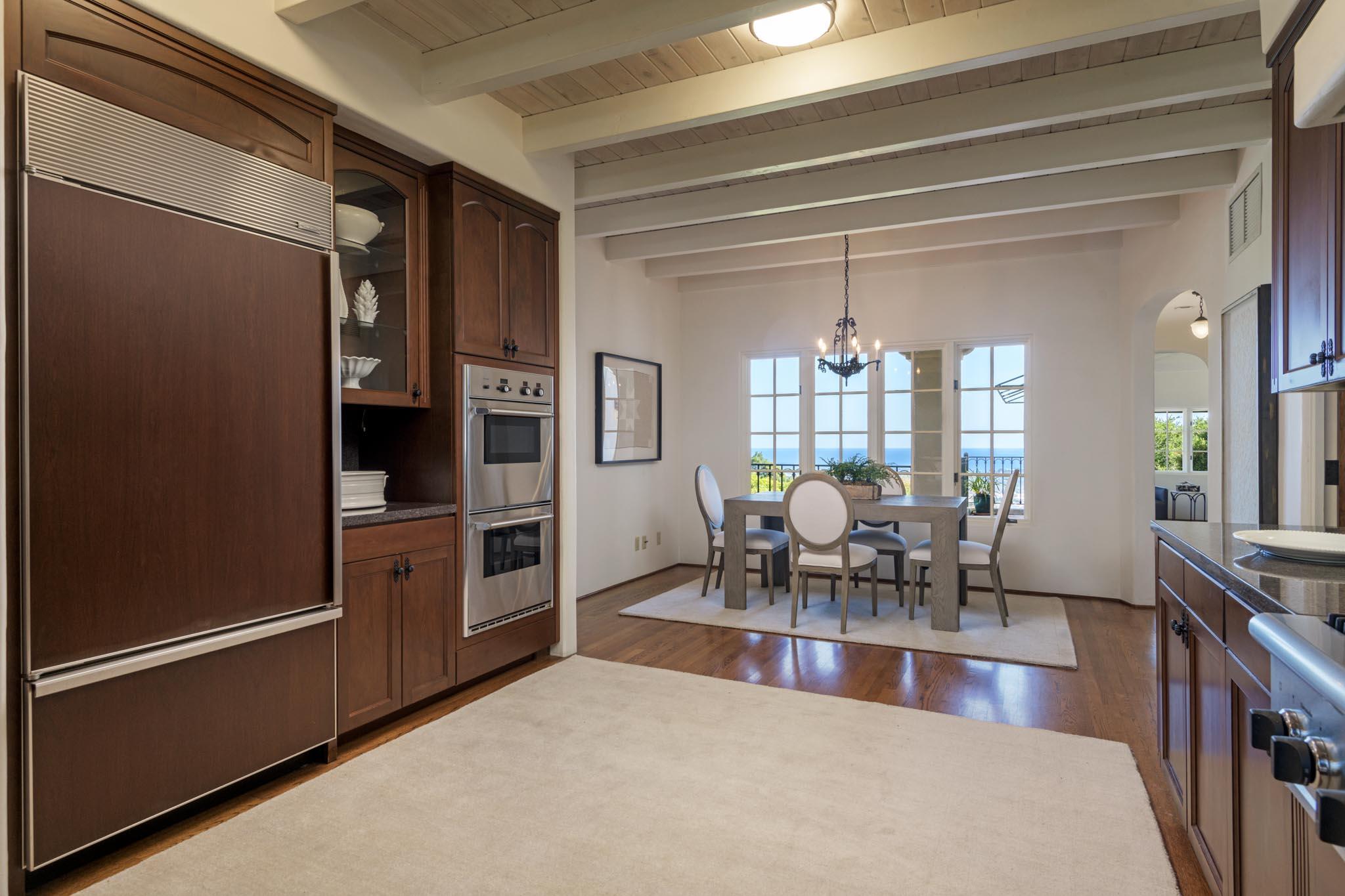 Santa Barbara, California 93103, United States, 4 Bedrooms Bedrooms, ,5 BathroomsBathrooms,Residential,Pending,132889