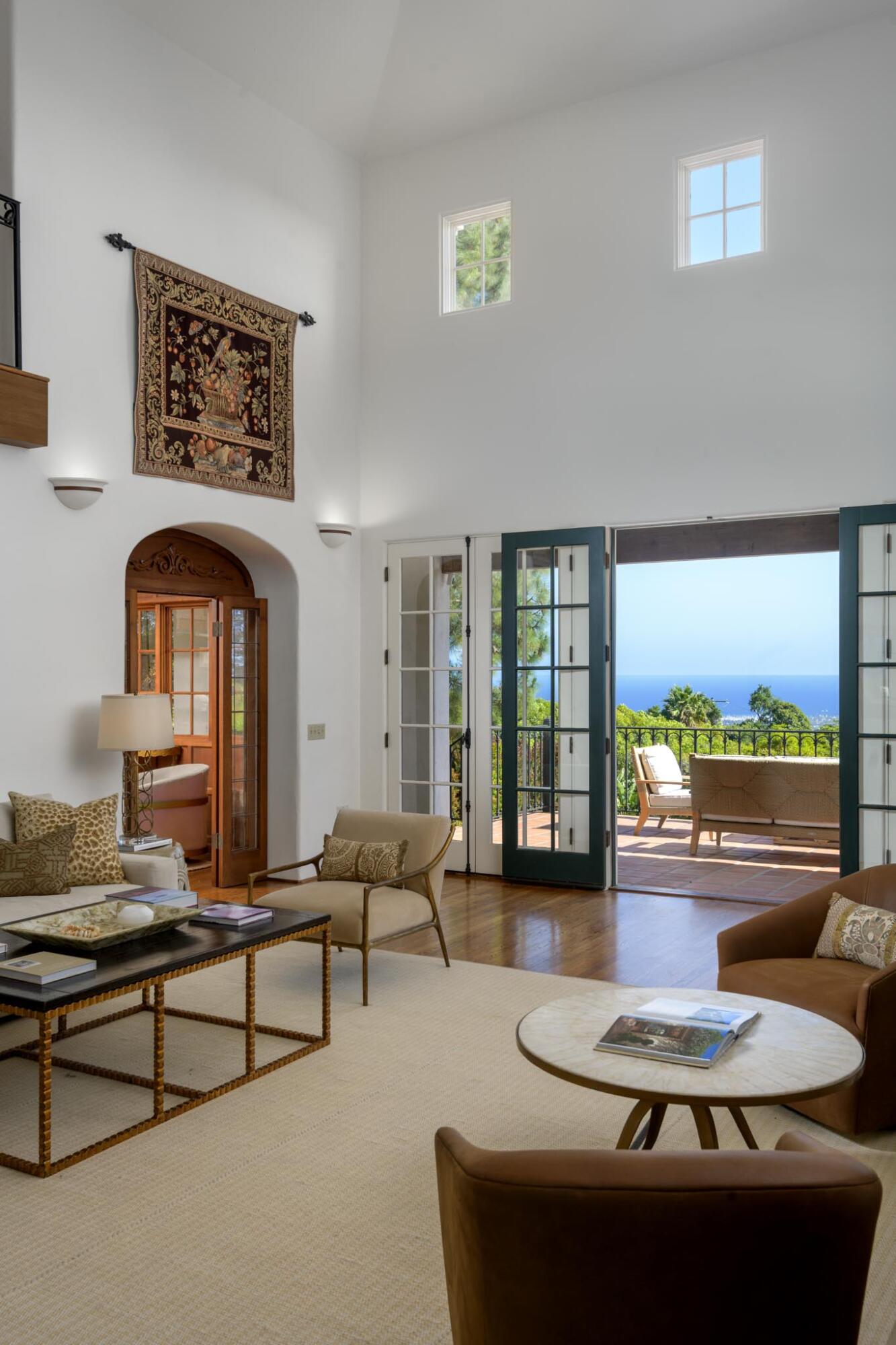 Santa Barbara, California 93103, United States, 4 Bedrooms Bedrooms, ,5 BathroomsBathrooms,Residential,Pending,132889