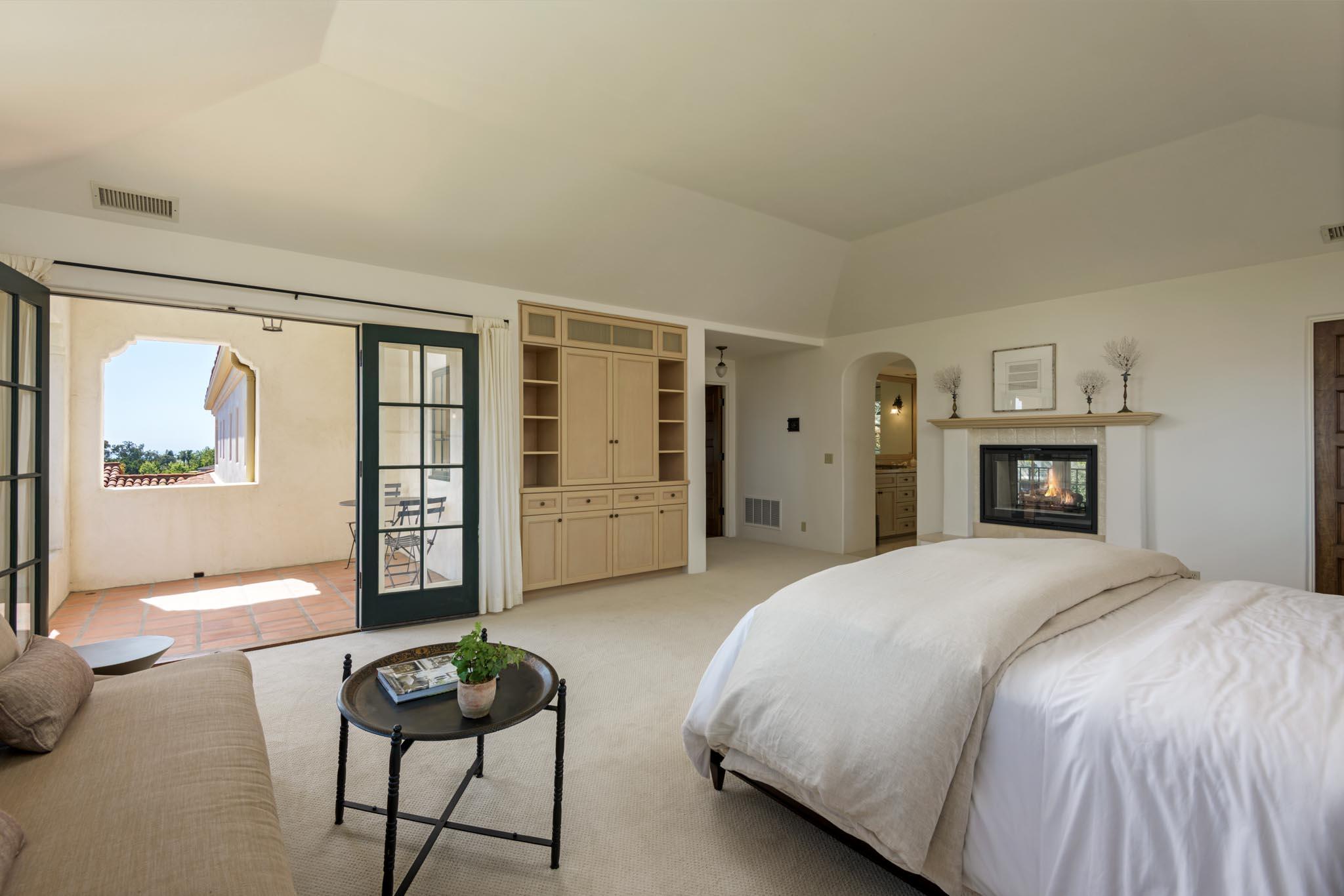 Santa Barbara, California 93103, United States, 4 Bedrooms Bedrooms, ,5 BathroomsBathrooms,Residential,Pending,132889