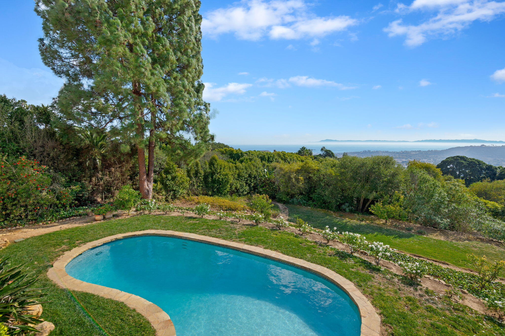 Santa Barbara, California 93103, United States, 4 Bedrooms Bedrooms, ,5 BathroomsBathrooms,Residential,Pending,132889