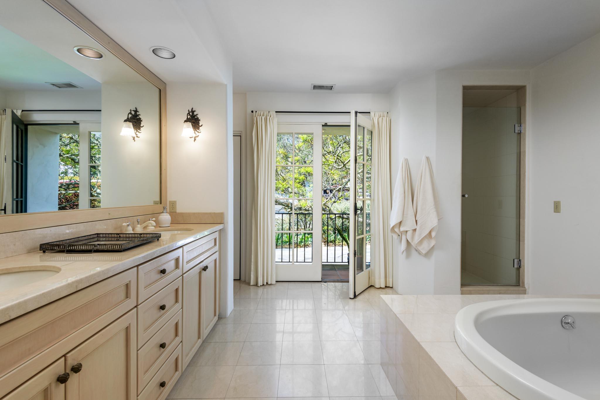 Santa Barbara, California 93103, United States, 4 Bedrooms Bedrooms, ,5 BathroomsBathrooms,Residential,Pending,132889