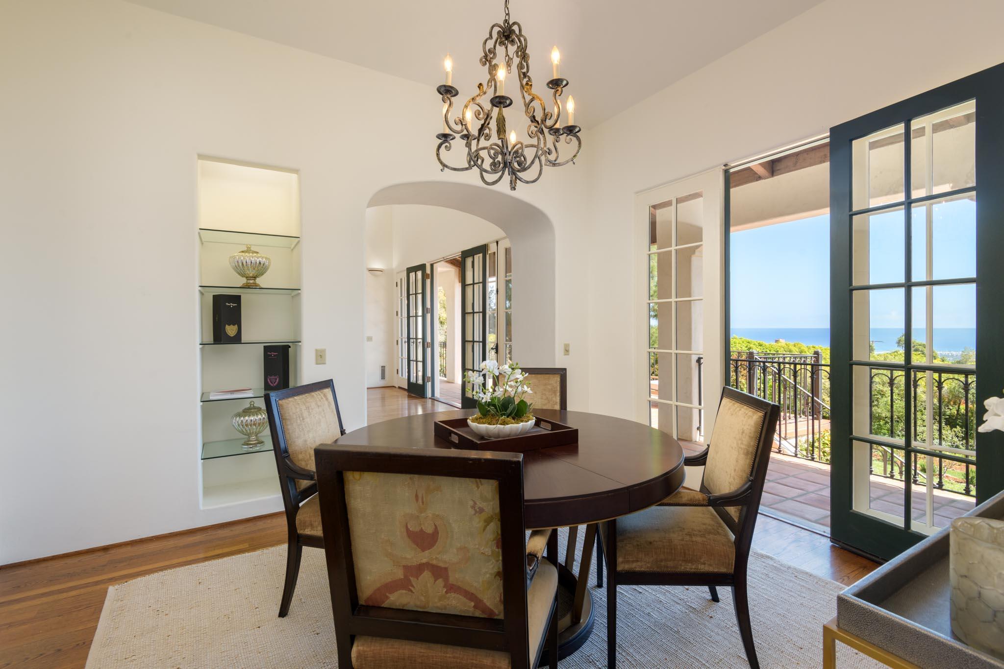 Santa Barbara, California 93103, United States, 4 Bedrooms Bedrooms, ,5 BathroomsBathrooms,Residential,Pending,132889