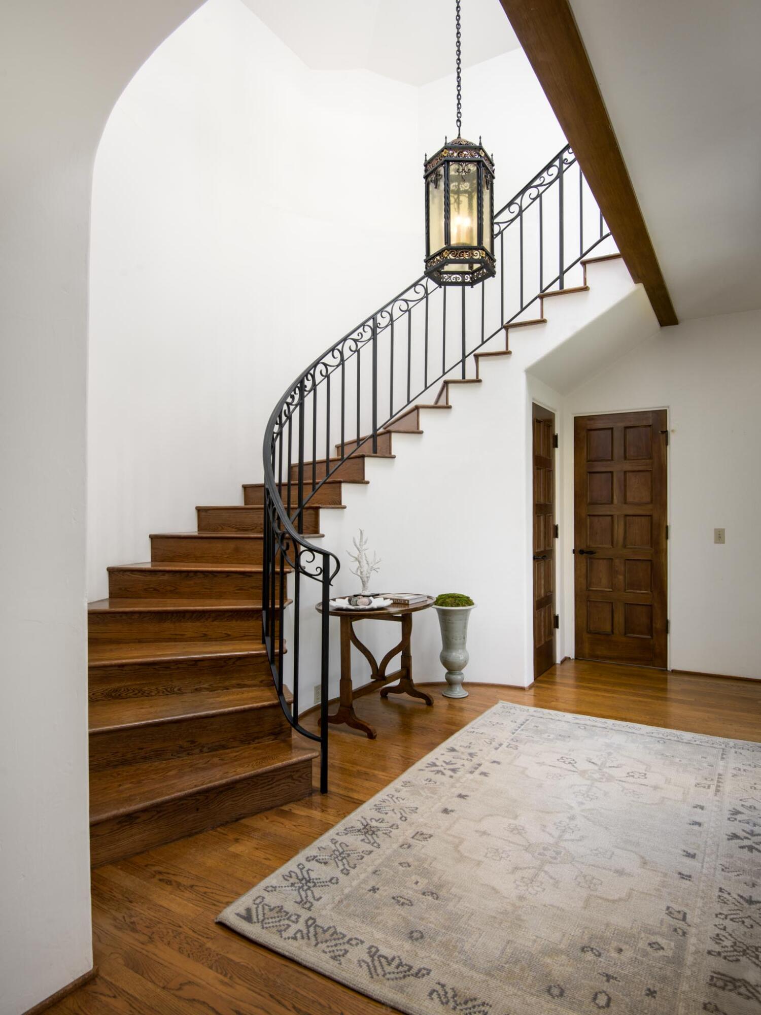 Santa Barbara, California 93103, United States, 4 Bedrooms Bedrooms, ,5 BathroomsBathrooms,Residential,Pending,132889