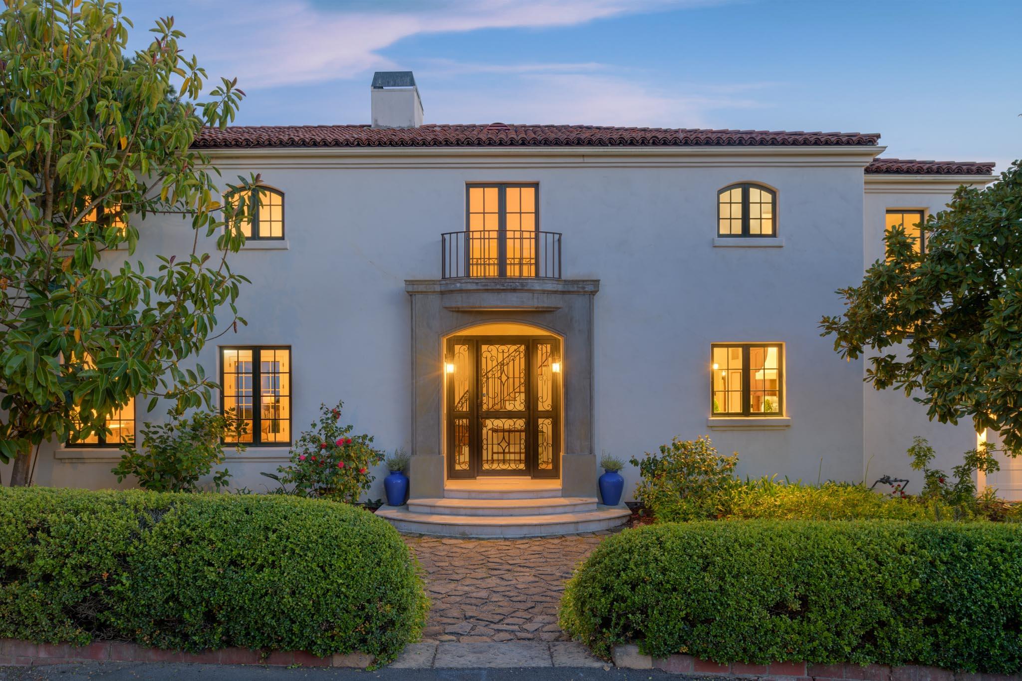 Santa Barbara, California 93103, United States, 4 Bedrooms Bedrooms, ,5 BathroomsBathrooms,Residential,Pending,132889