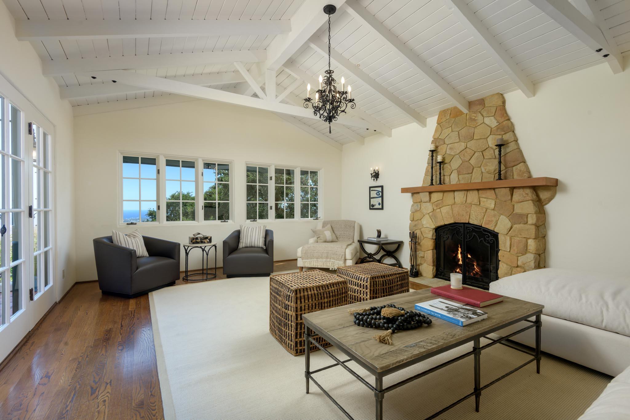 Santa Barbara, California 93103, United States, 4 Bedrooms Bedrooms, ,5 BathroomsBathrooms,Residential,Pending,132889