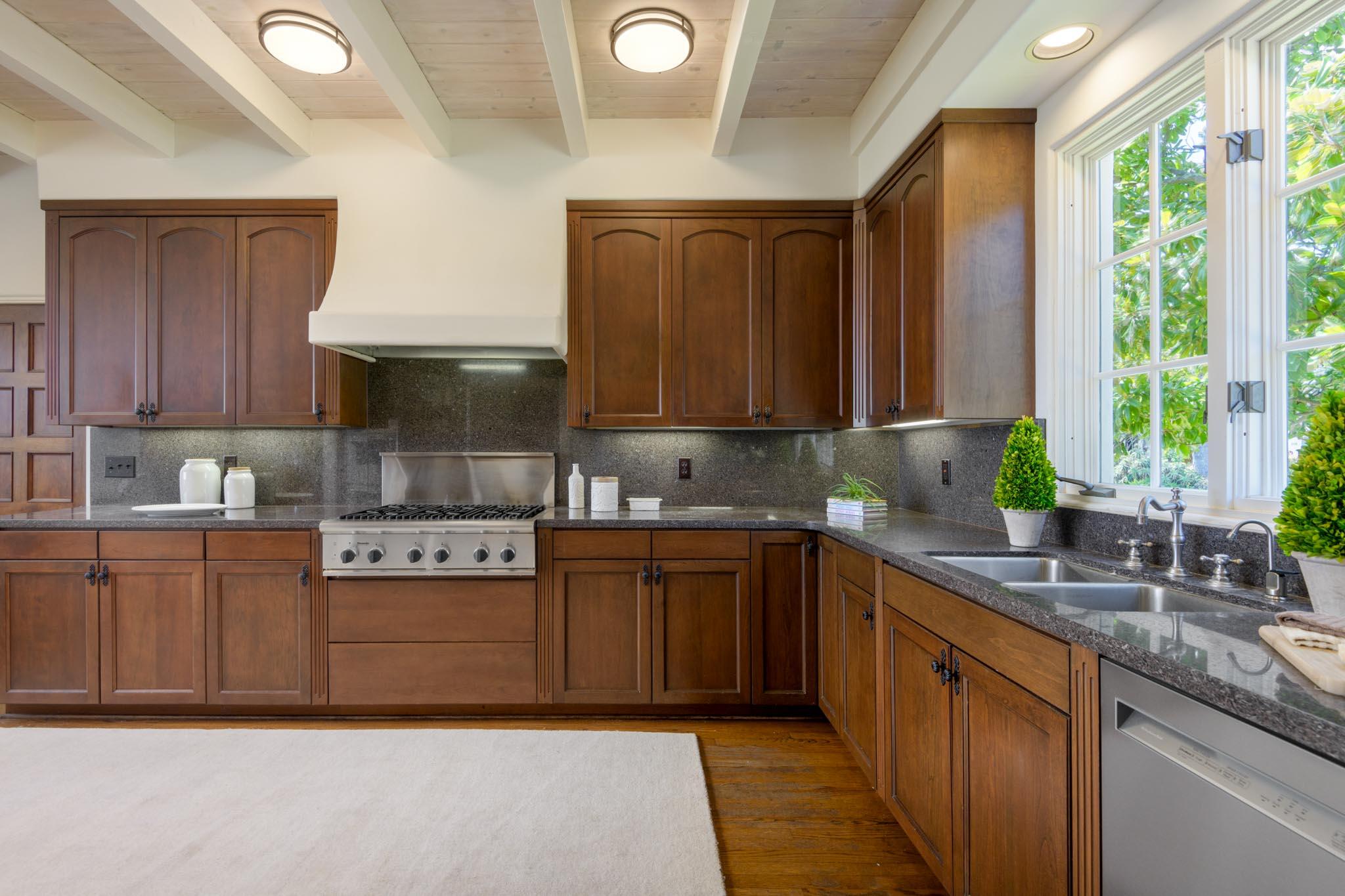 Santa Barbara, California 93103, United States, 4 Bedrooms Bedrooms, ,5 BathroomsBathrooms,Residential,Pending,132889