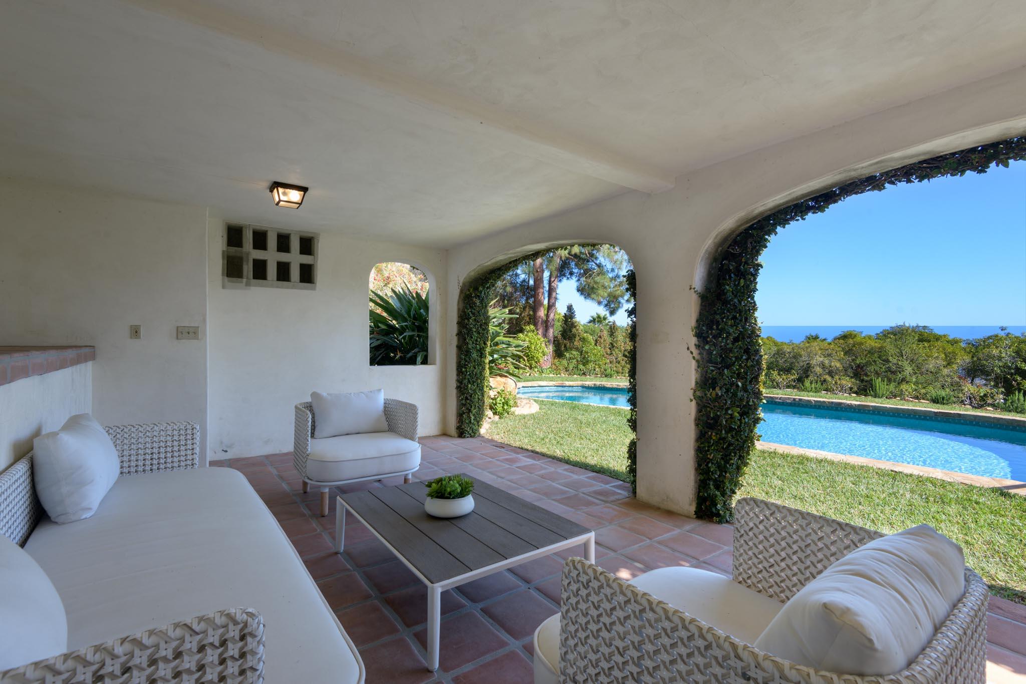 Santa Barbara, California 93103, United States, 4 Bedrooms Bedrooms, ,5 BathroomsBathrooms,Residential,Pending,132889