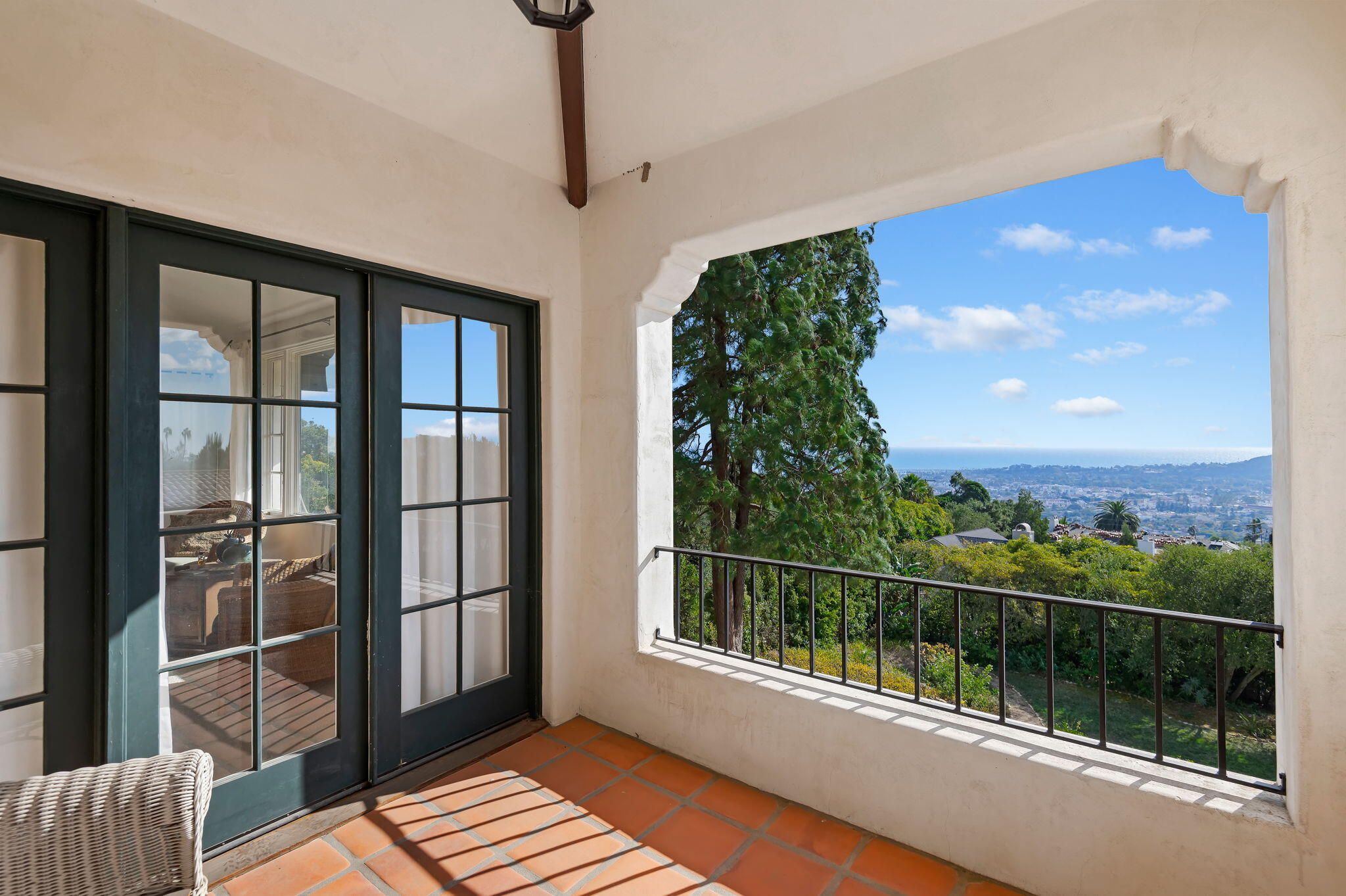 Santa Barbara, California 93103, United States, 4 Bedrooms Bedrooms, ,5 BathroomsBathrooms,Residential,Pending,132889