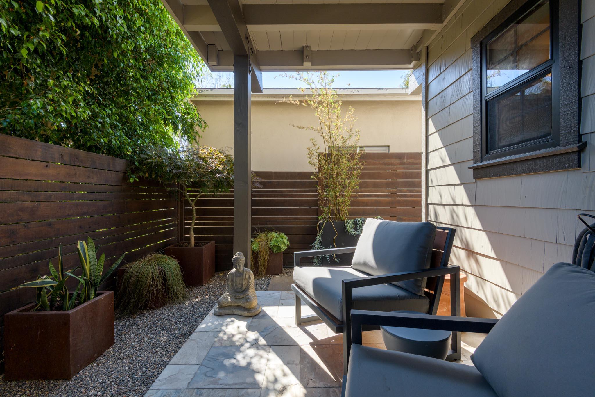 Santa Barbara, California 93101, United States, 2 Bedrooms Bedrooms, ,3 BathroomsBathrooms,Residential,Active,201731