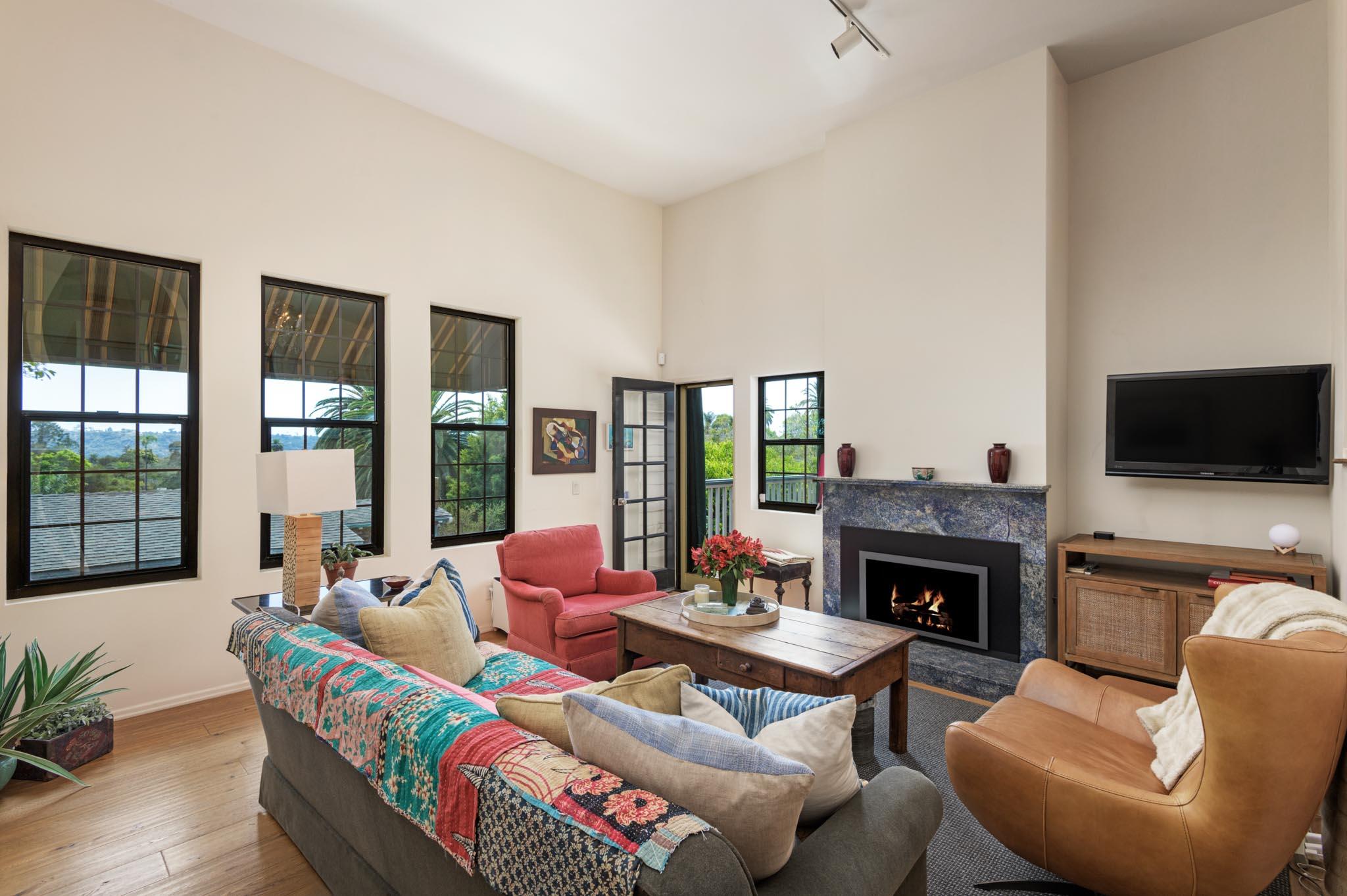 Santa Barbara, California 93101, United States, 2 Bedrooms Bedrooms, ,3 BathroomsBathrooms,Residential,Active,201731