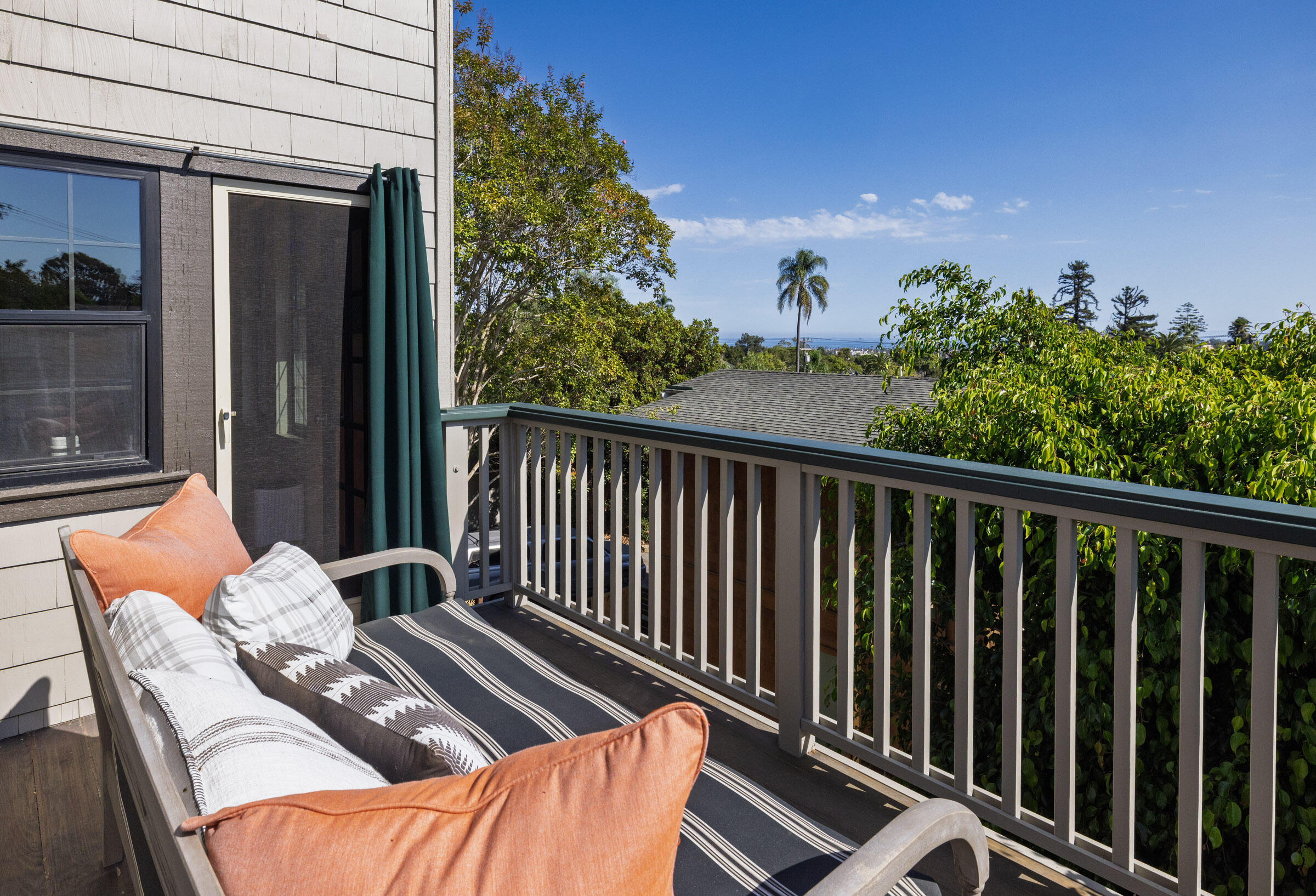 Santa Barbara, California 93101, United States, 2 Bedrooms Bedrooms, ,3 BathroomsBathrooms,Residential,Active,201731