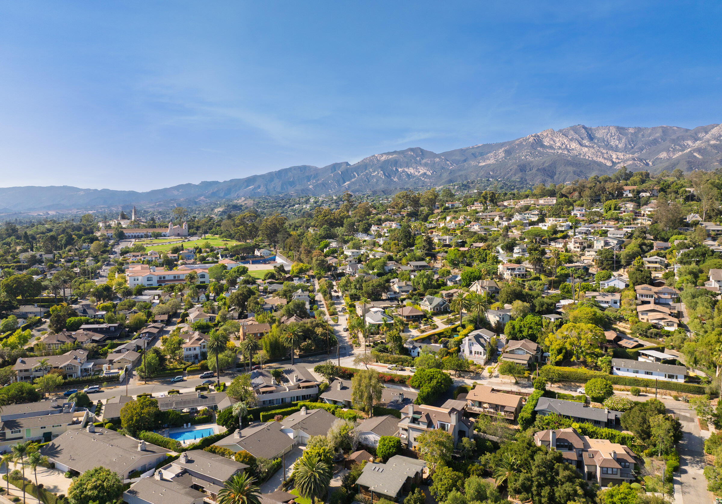 Santa Barbara, California 93101, United States, 2 Bedrooms Bedrooms, ,3 BathroomsBathrooms,Residential,Active,201731