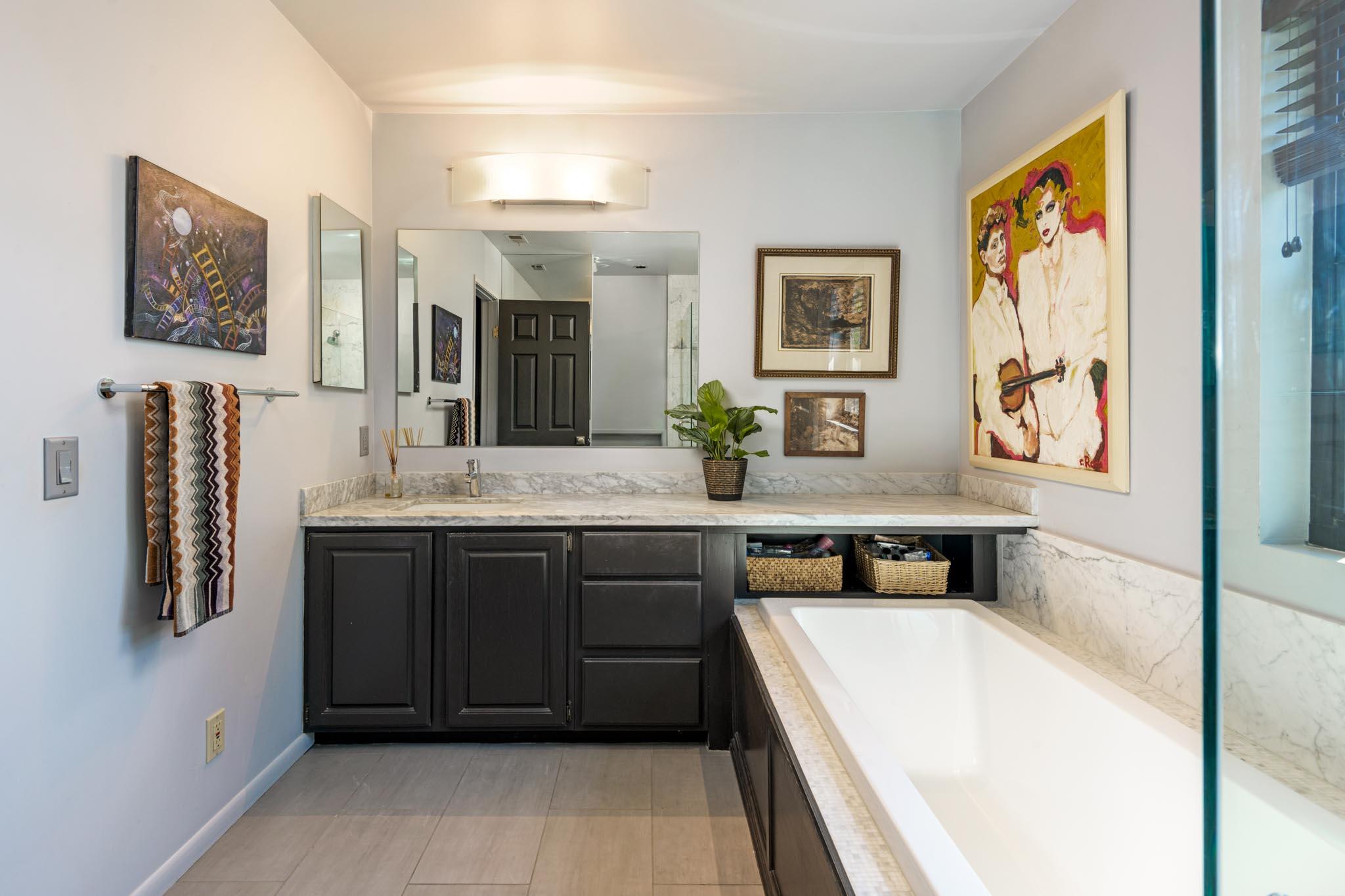 Santa Barbara, California 93101, United States, 2 Bedrooms Bedrooms, ,3 BathroomsBathrooms,Residential,Active,201731