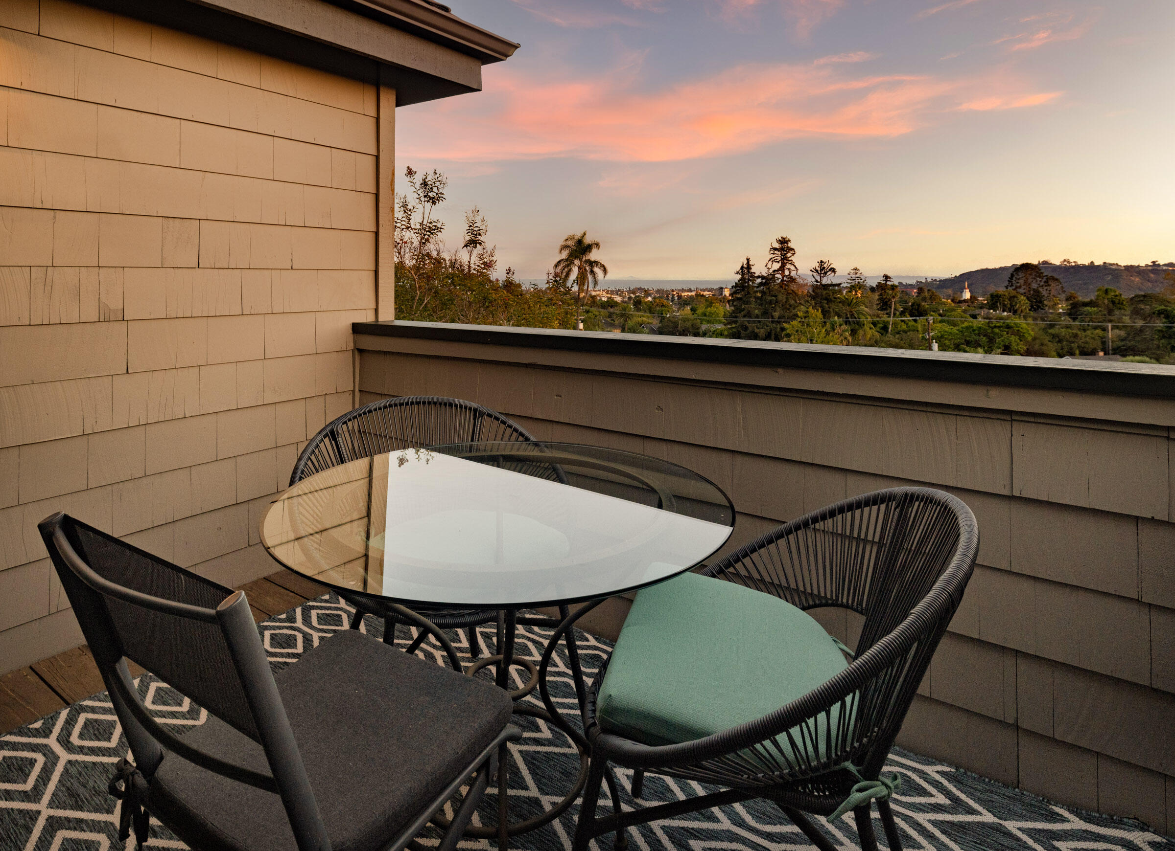 Santa Barbara, California 93101, United States, 2 Bedrooms Bedrooms, ,3 BathroomsBathrooms,Residential,Active,201731