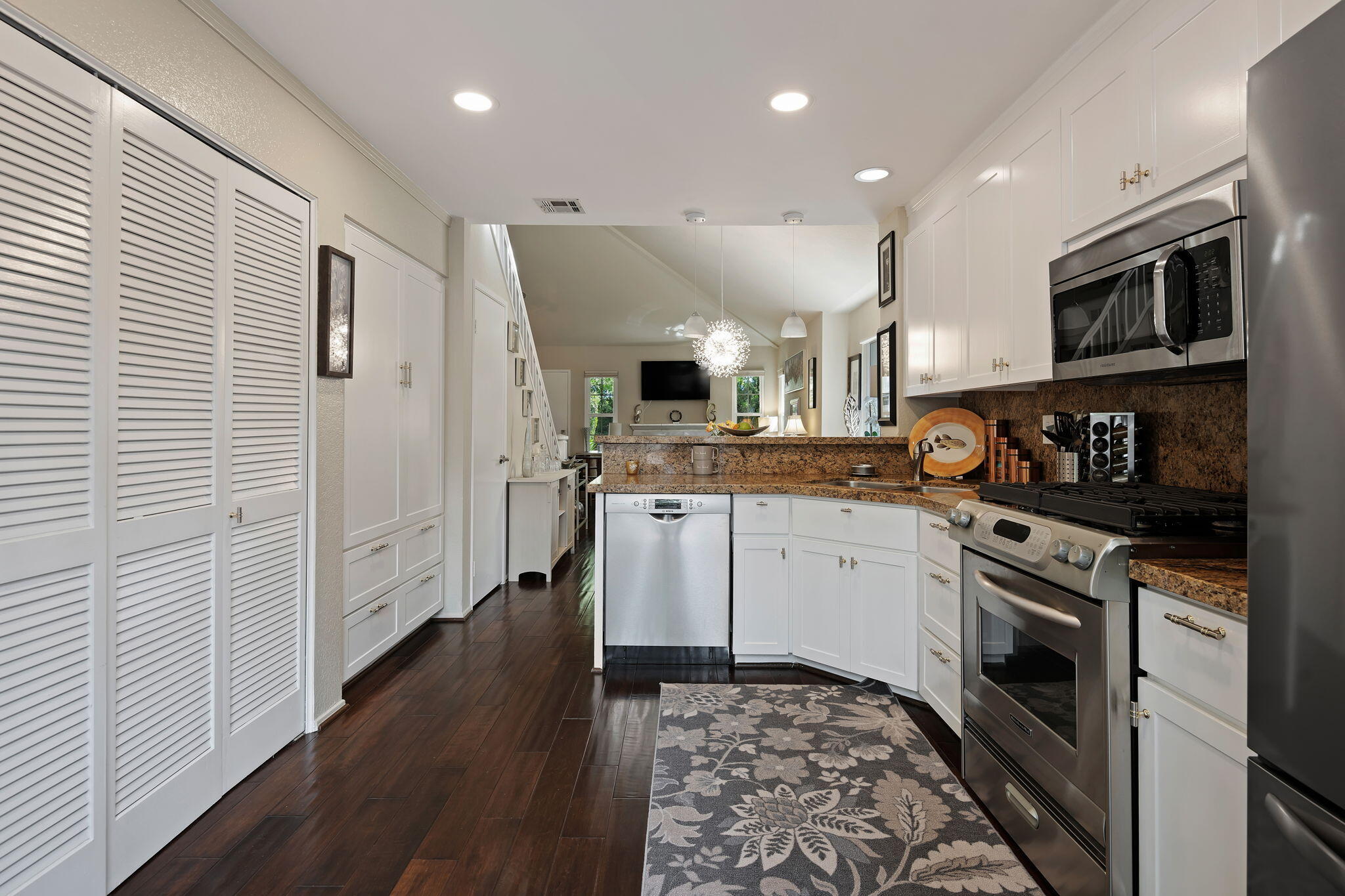 Santa Barbara, California 93105, United States, 3 Bedrooms Bedrooms, ,2 BathroomsBathrooms,Residential,Active,111760