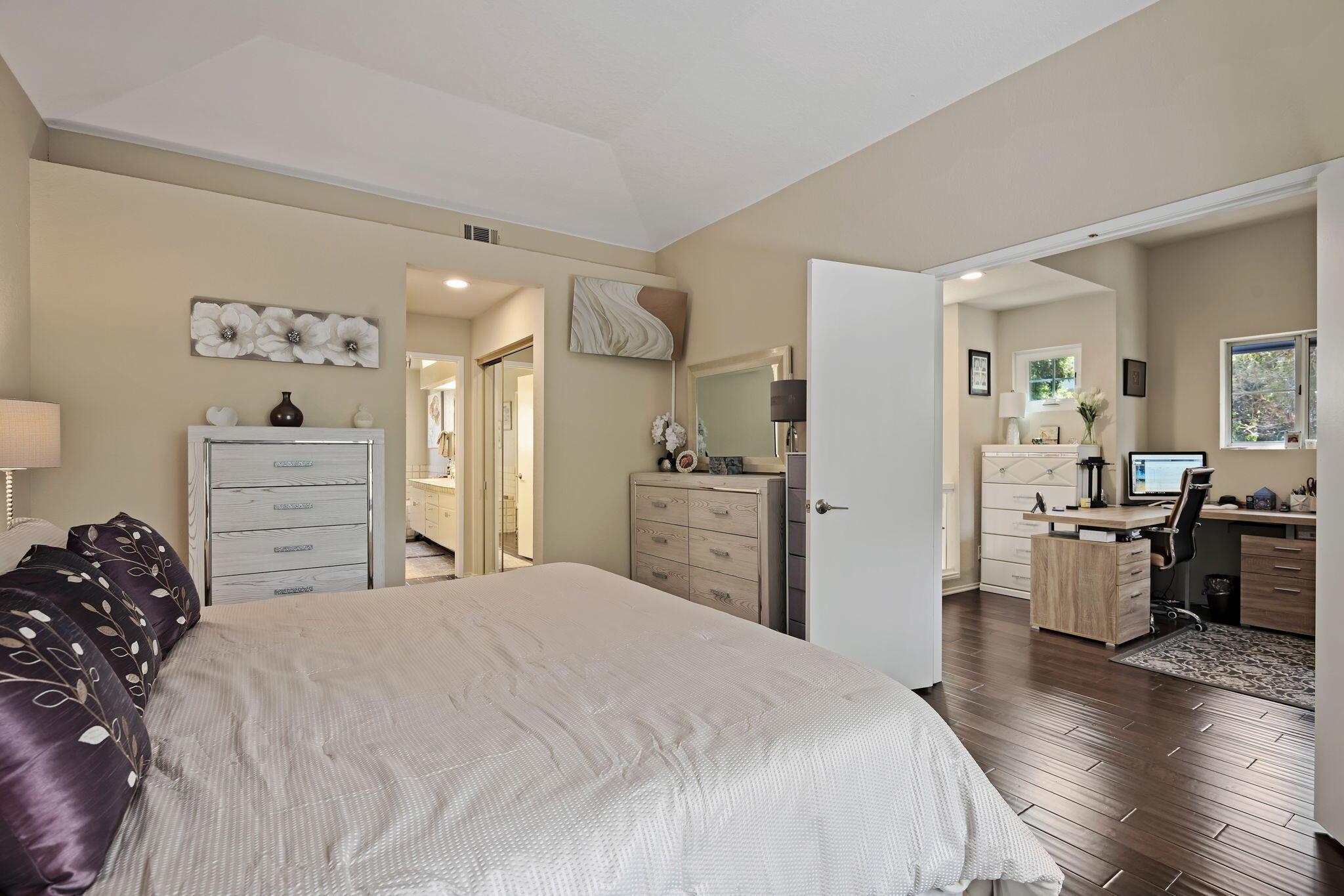 Santa Barbara, California 93105, United States, 3 Bedrooms Bedrooms, ,2 BathroomsBathrooms,Residential,Active,111760