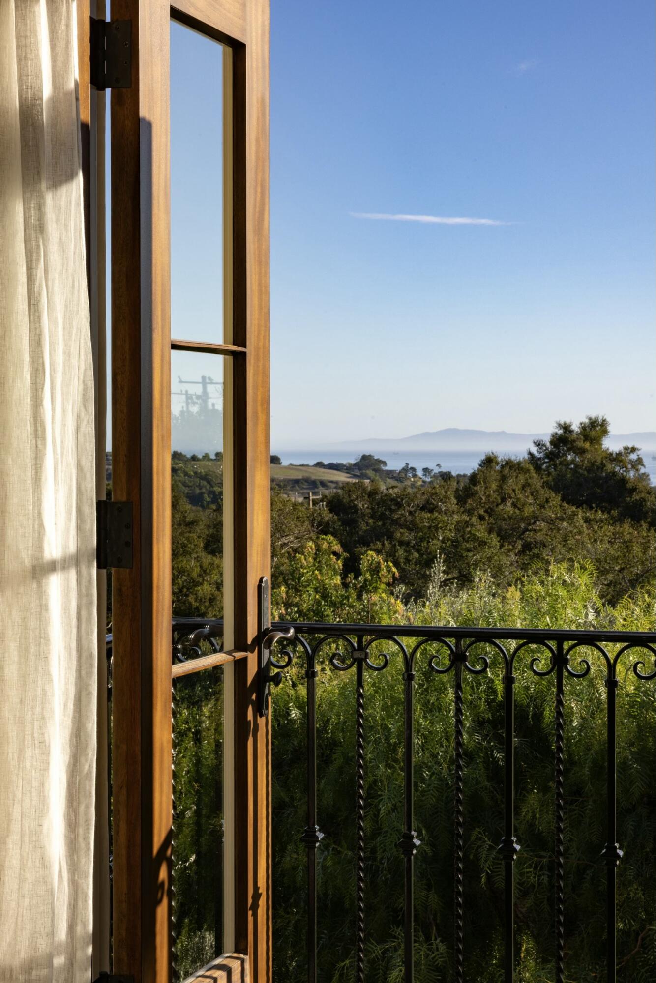 Montecito, California 93108, United States, 4 Bedrooms Bedrooms, ,6 BathroomsBathrooms,Residential,Active,102322