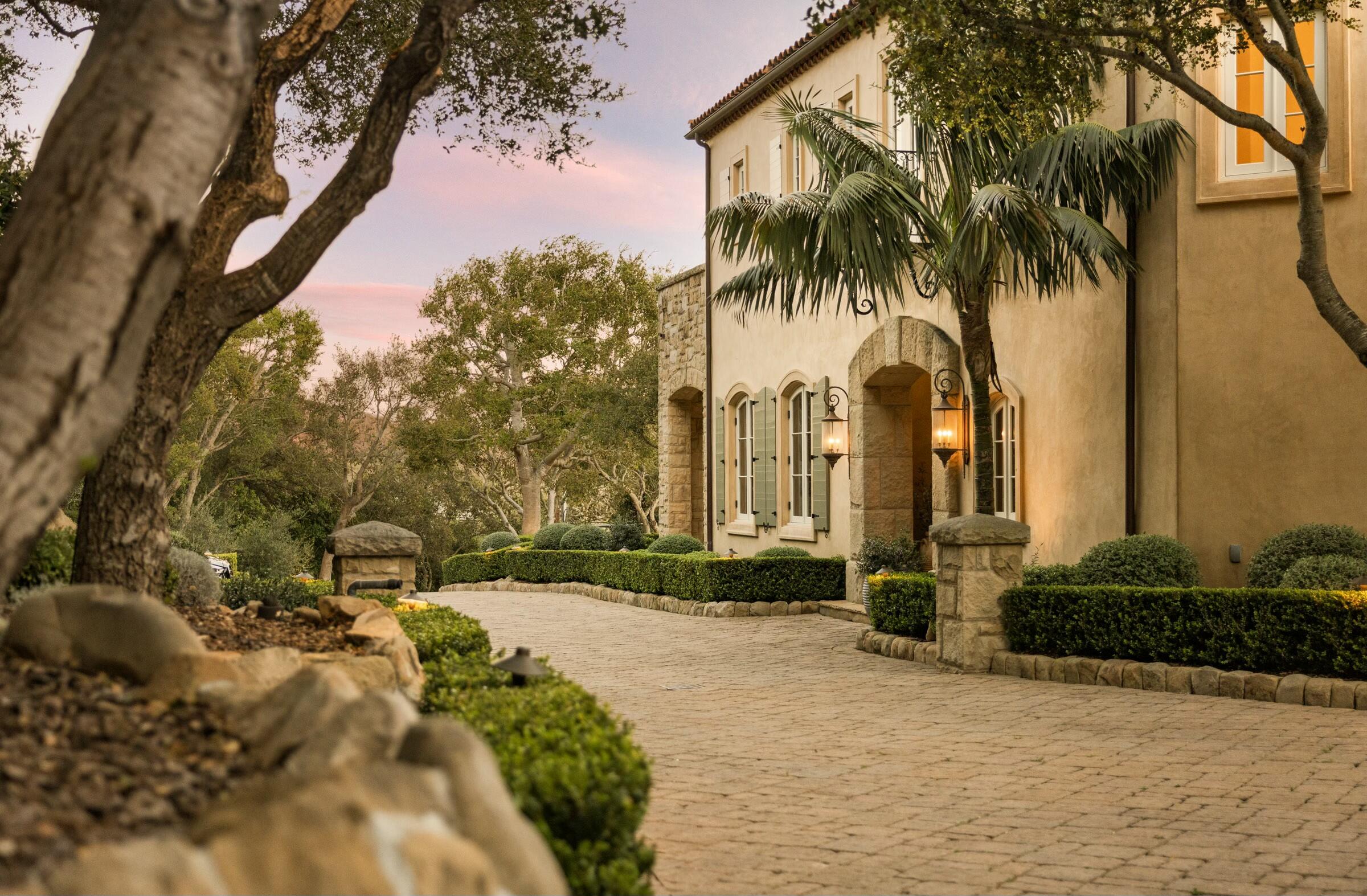 Montecito, California 93108, United States, 4 Bedrooms Bedrooms, ,6 BathroomsBathrooms,Residential,Active,102322