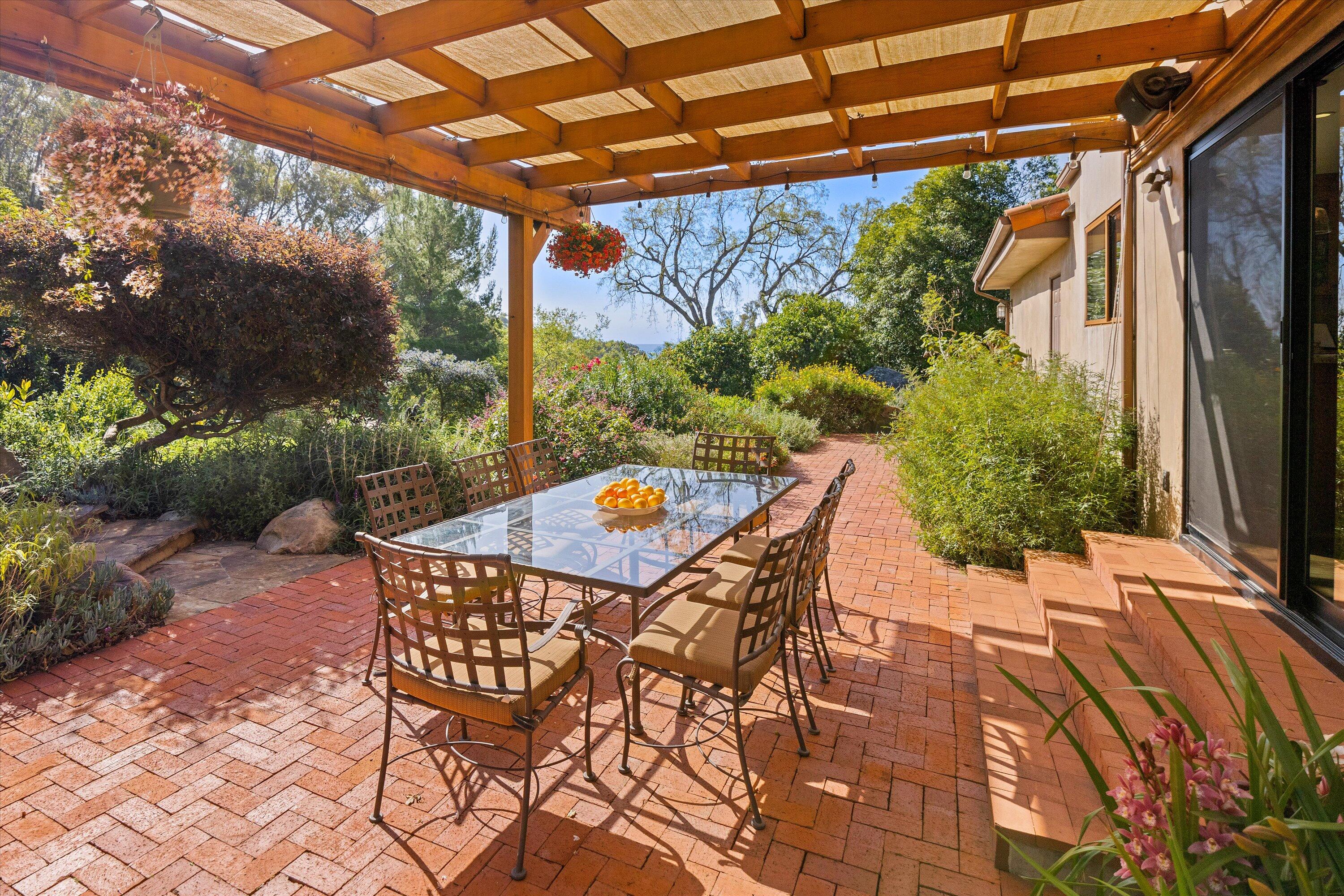 Santa Barbara, California 93108, United States, 3 Bedrooms Bedrooms, ,3 BathroomsBathrooms,Residential,Active,214838