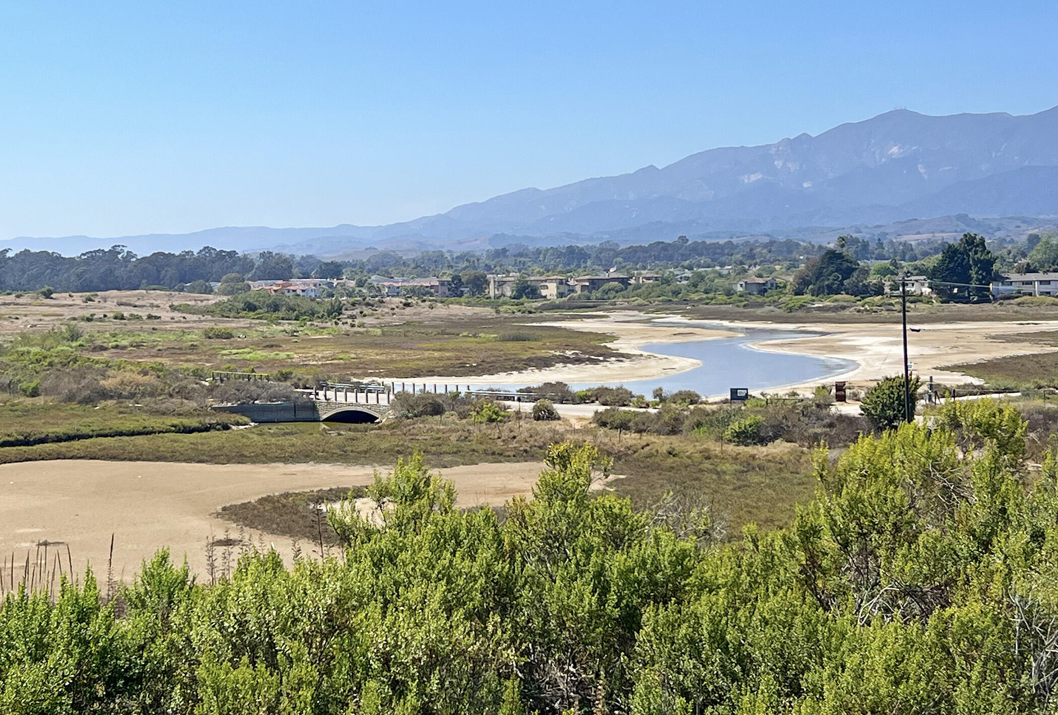 Goleta, California 93117, United States, 6 Bedrooms Bedrooms, ,3 BathroomsBathrooms,Residential,Pending,189379