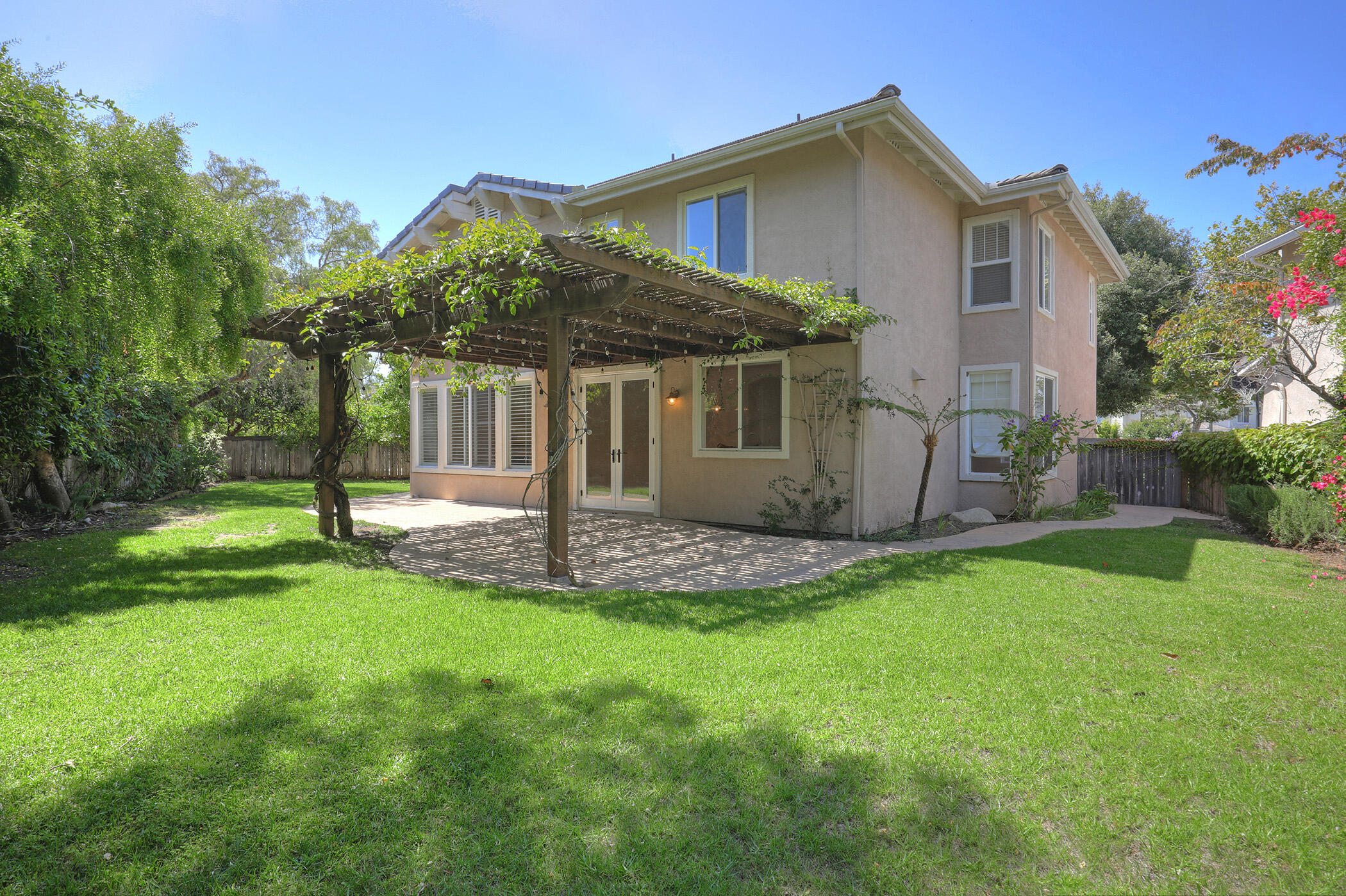 Goleta, California 93117, United States, 6 Bedrooms Bedrooms, ,3 BathroomsBathrooms,Residential,Pending,189379