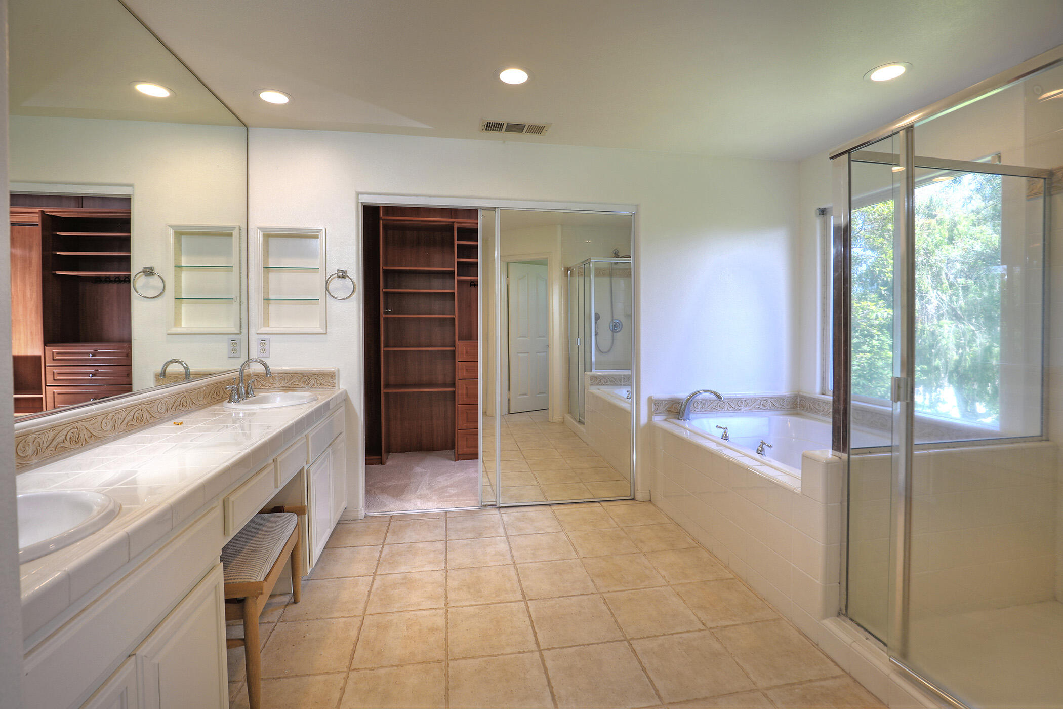 Goleta, California 93117, United States, 6 Bedrooms Bedrooms, ,3 BathroomsBathrooms,Residential,Pending,189379