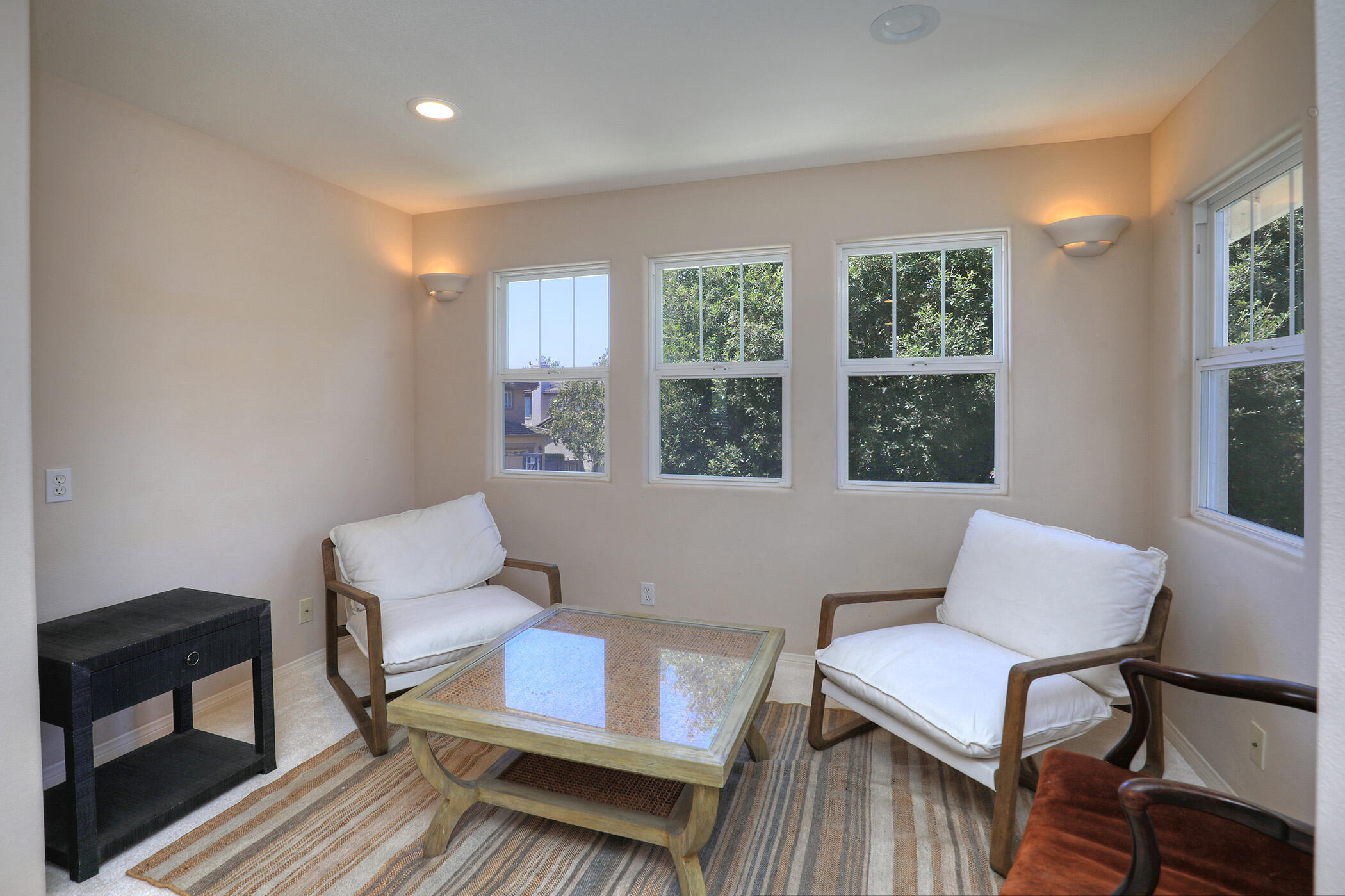 Goleta, California 93117, United States, 6 Bedrooms Bedrooms, ,3 BathroomsBathrooms,Residential,Pending,189379