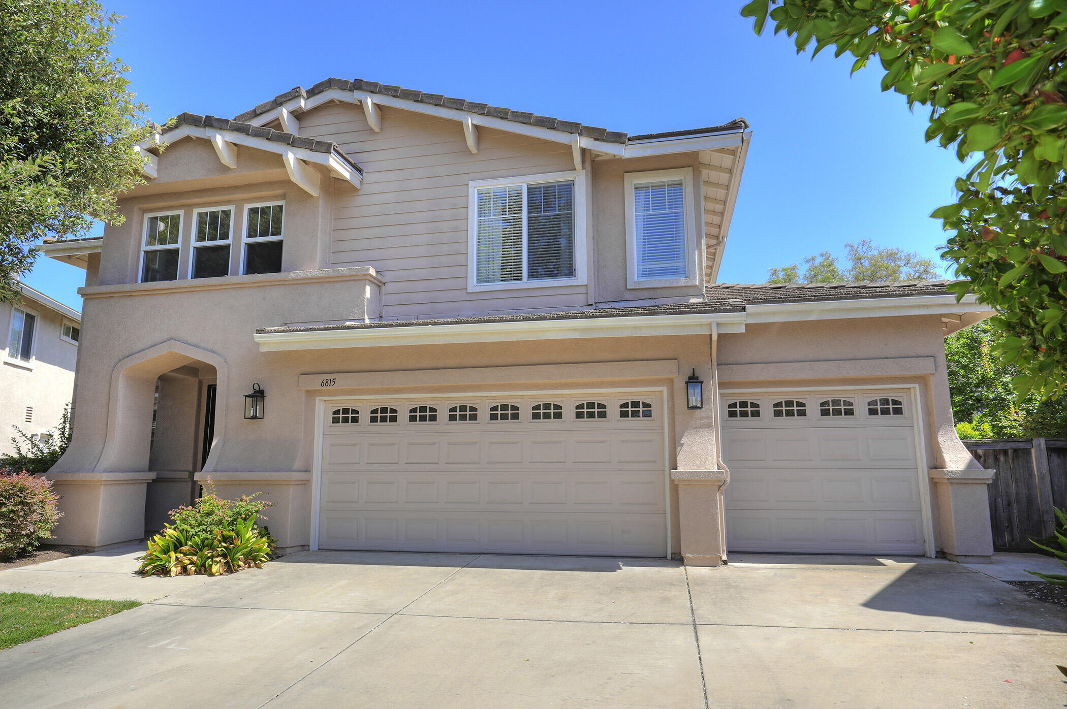 Goleta, California 93117, United States, 6 Bedrooms Bedrooms, ,3 BathroomsBathrooms,Residential,Pending,189379