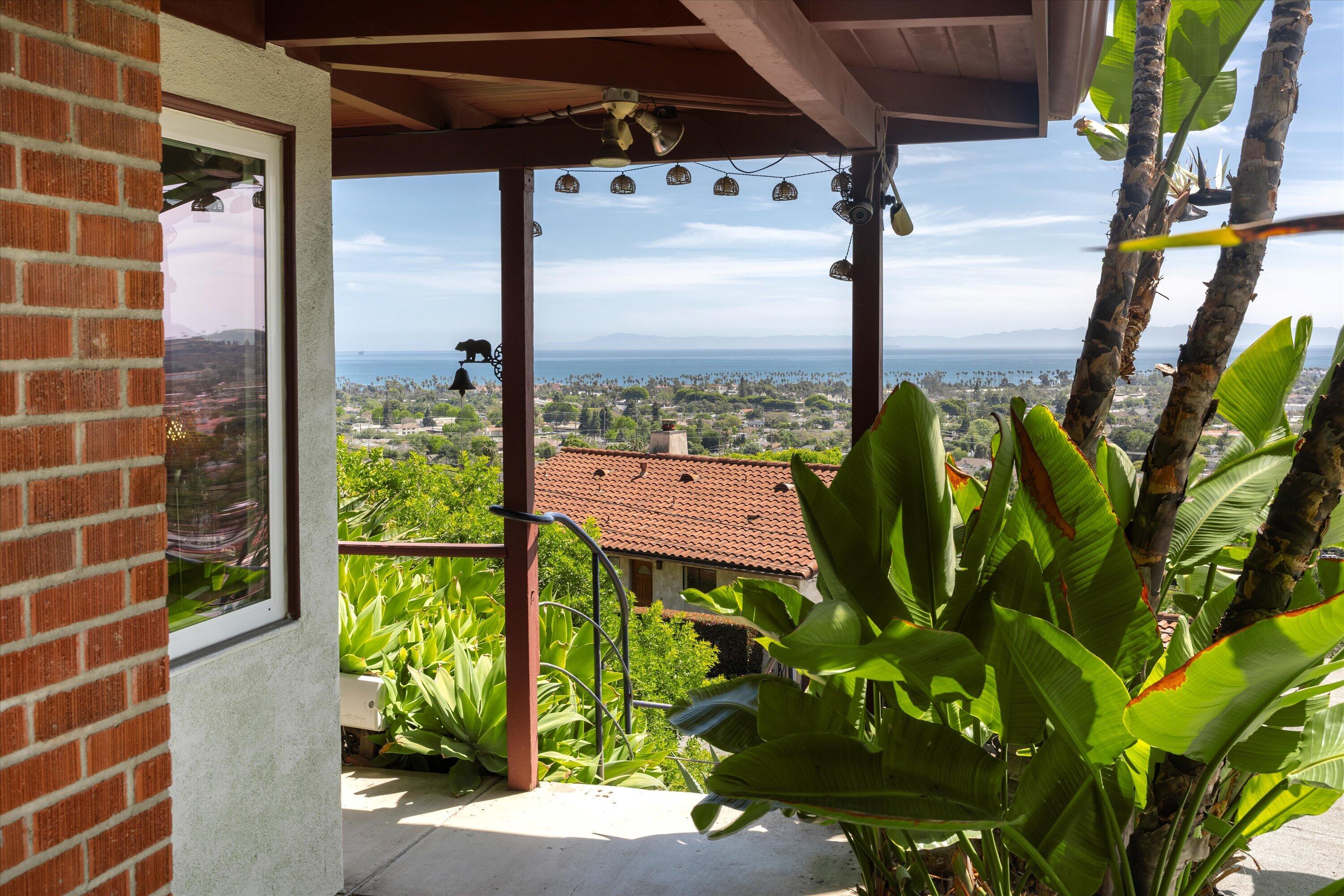 5 Las Alturas Road