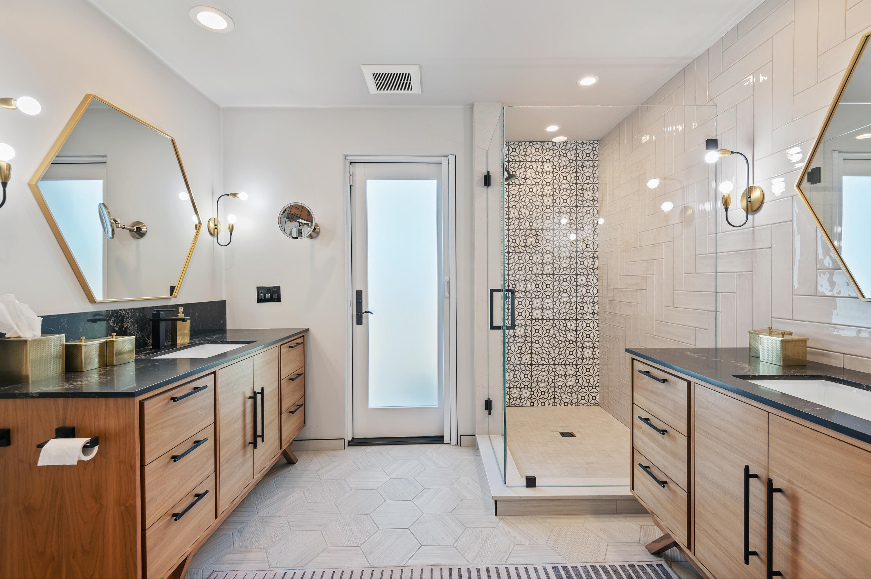 Santa Barbara, California 93108, United States, 3 Bedrooms Bedrooms, ,6 BathroomsBathrooms,Residential,Pending,2706