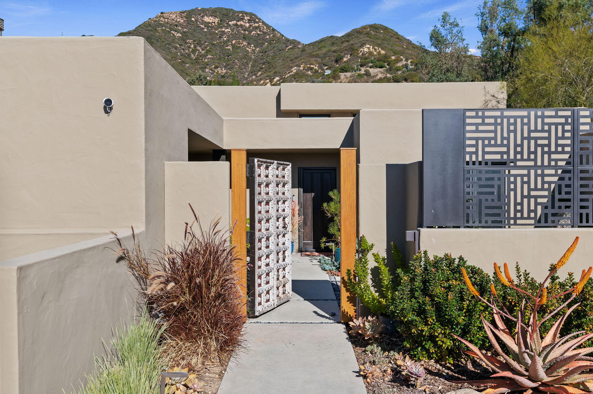 Santa Barbara, California 93108, United States, 3 Bedrooms Bedrooms, ,6 BathroomsBathrooms,Residential,Pending,2706