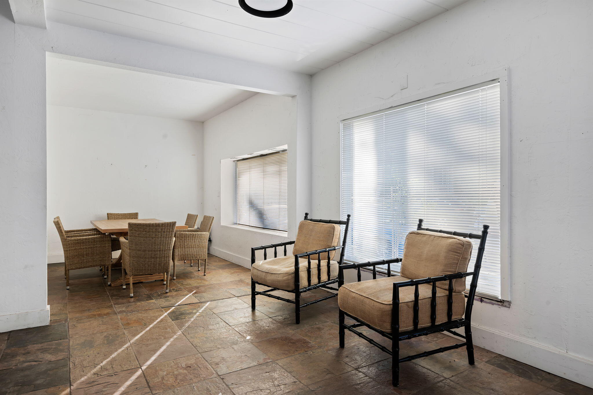 211 W Victoria Street