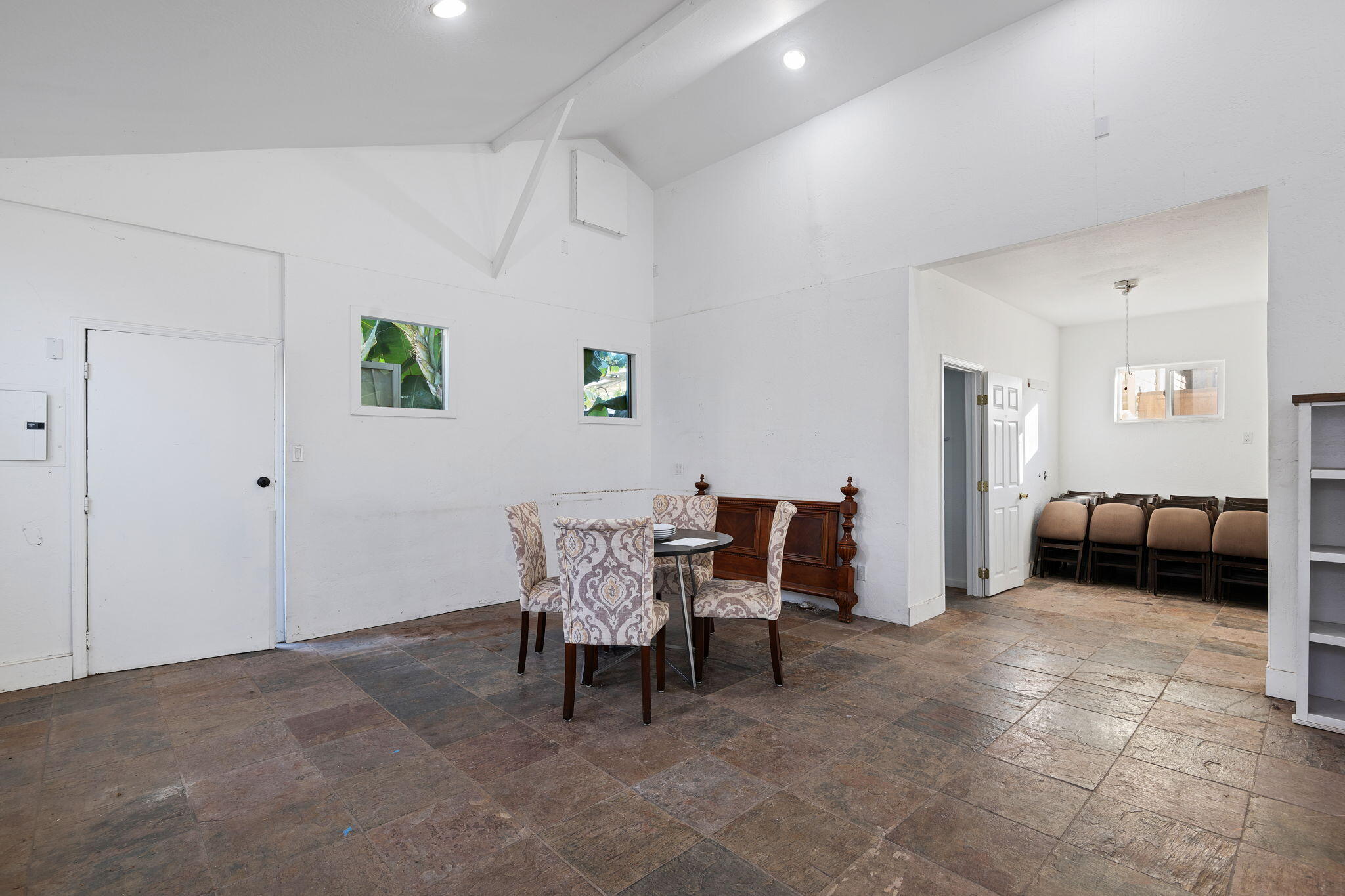 211 W Victoria Street