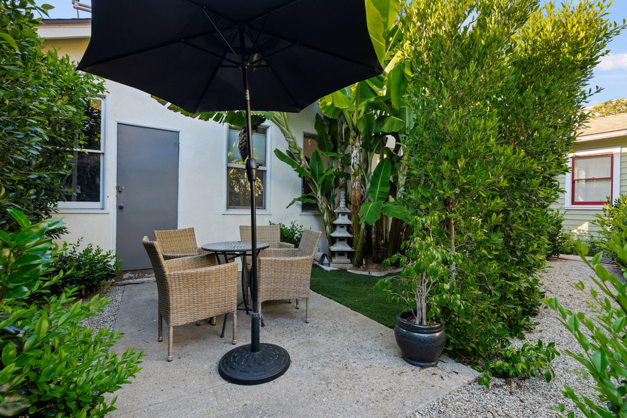 211 W Victoria Street