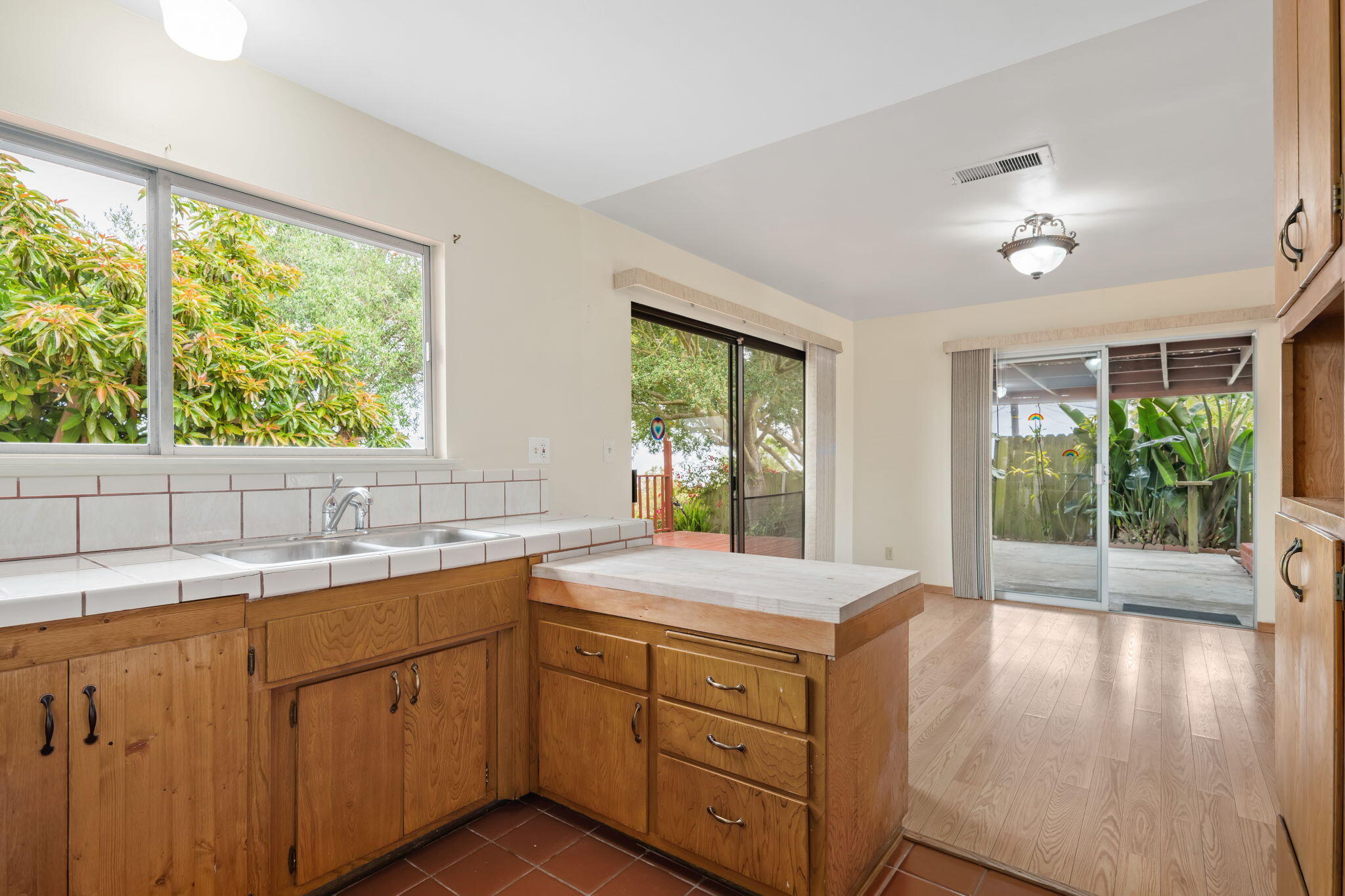 Santa Barbara, California 93109, United States, 5 Bedrooms Bedrooms, ,3 BathroomsBathrooms,Residential,Active,148384