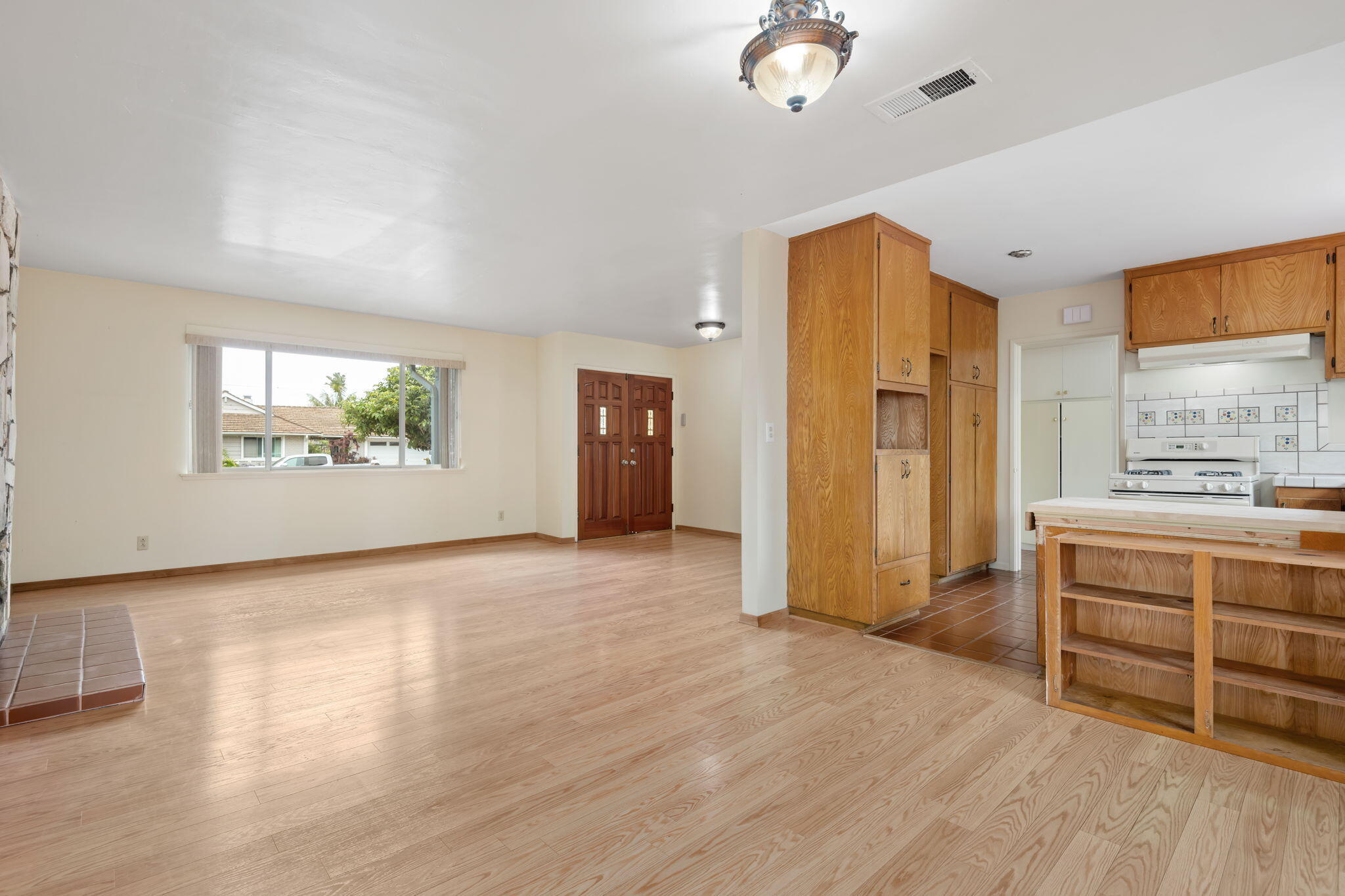 Santa Barbara, California 93109, United States, 5 Bedrooms Bedrooms, ,3 BathroomsBathrooms,Residential,Active,148384