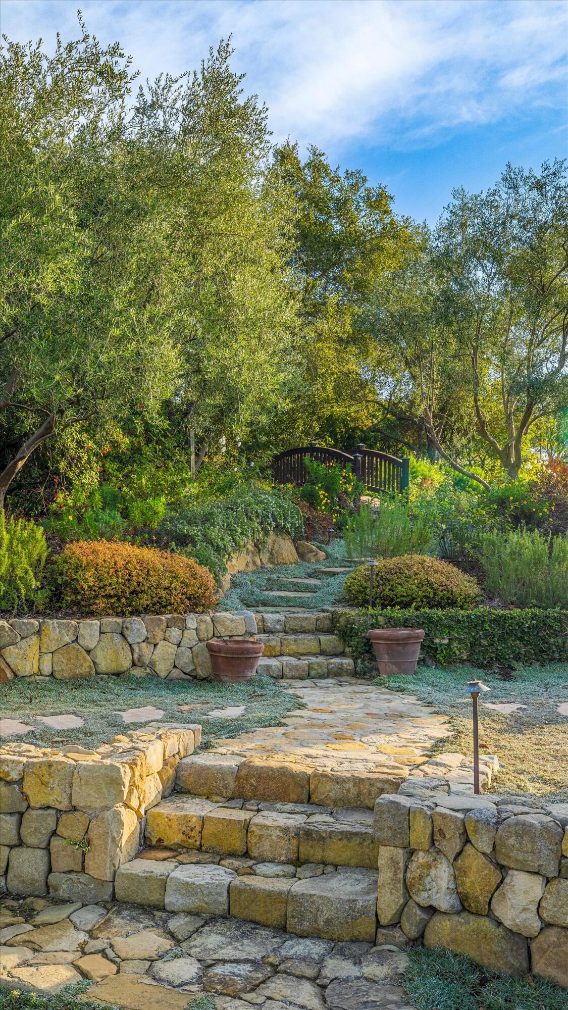 Santa Barbara, California 93108, United States, 2 Bedrooms Bedrooms, ,3 BathroomsBathrooms,Residential,Active,155317