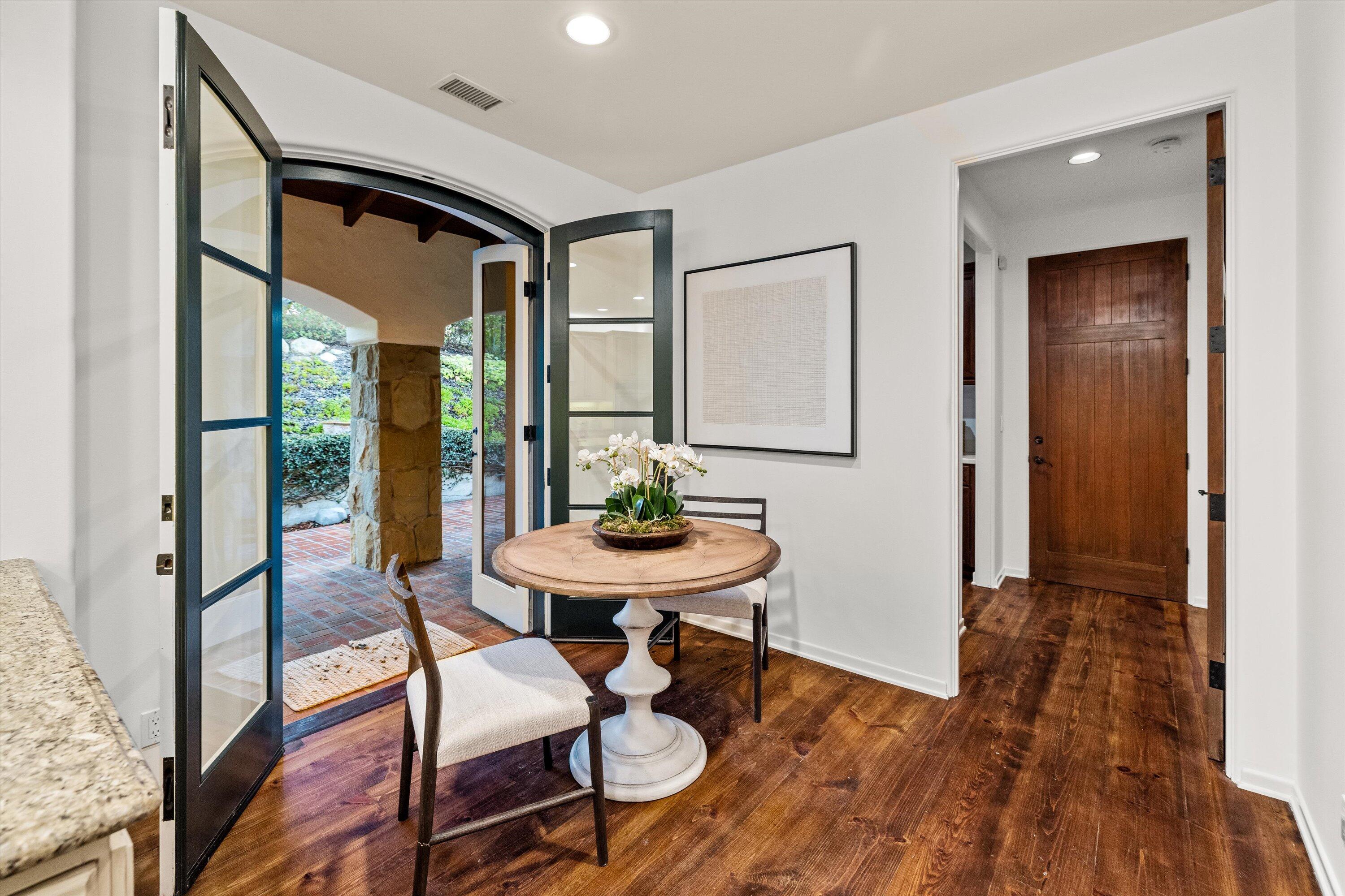 Santa Barbara, California 93108, United States, 2 Bedrooms Bedrooms, ,3 BathroomsBathrooms,Residential,Active,155317