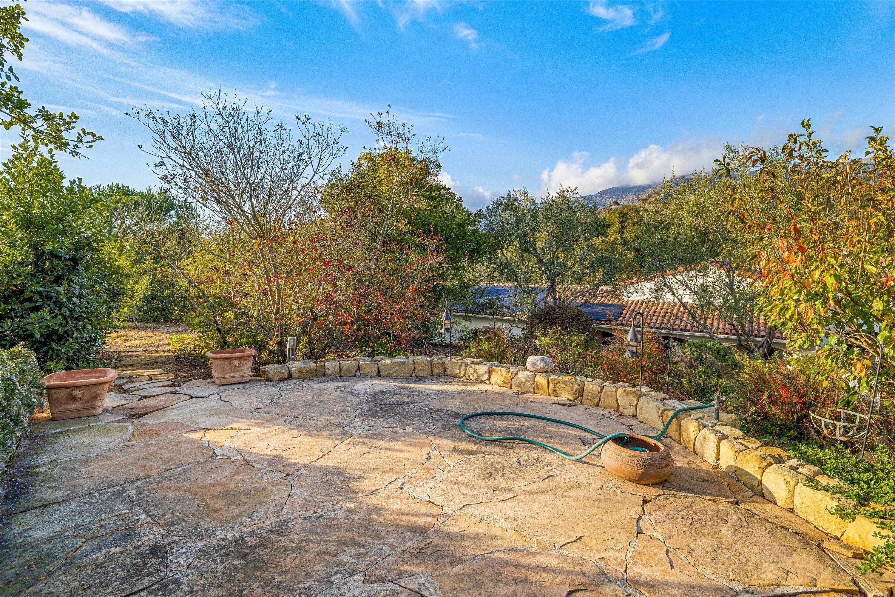 Santa Barbara, California 93108, United States, 2 Bedrooms Bedrooms, ,3 BathroomsBathrooms,Residential,Active,155317