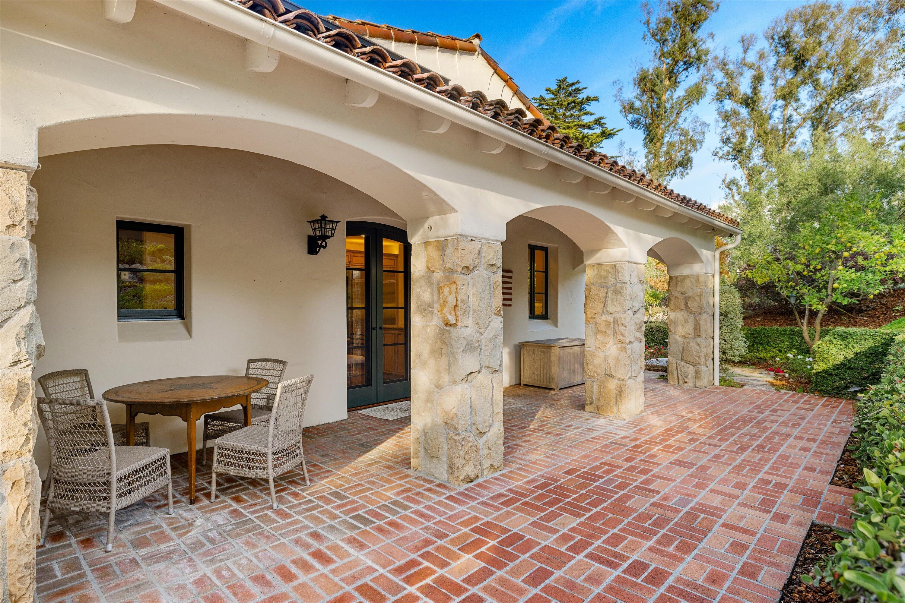 Santa Barbara, California 93108, United States, 2 Bedrooms Bedrooms, ,3 BathroomsBathrooms,Residential,Active,155317