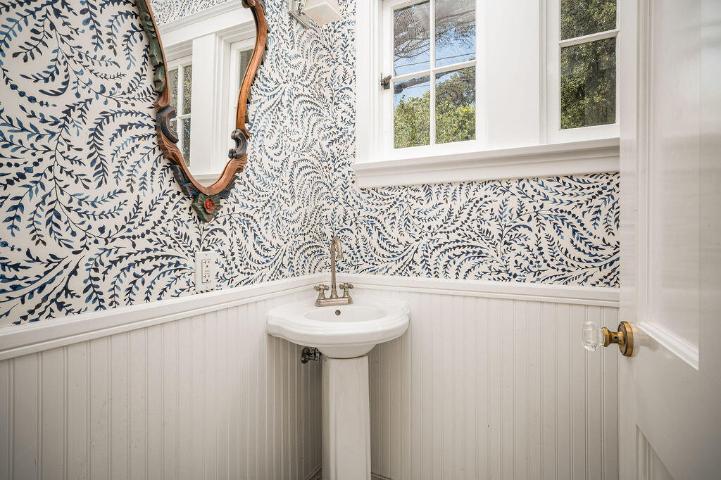 Santa Barbara, California 93105, United States, 5 Bedrooms Bedrooms, ,4 BathroomsBathrooms,Residential,Active,153908