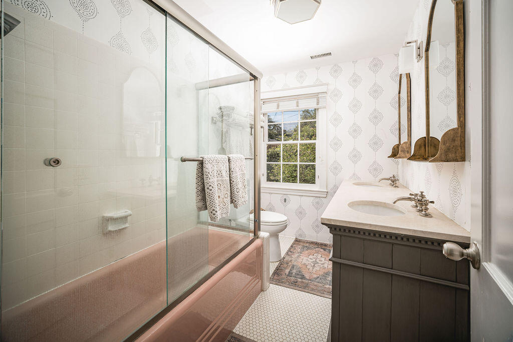 Santa Barbara, California 93105, United States, 5 Bedrooms Bedrooms, ,4 BathroomsBathrooms,Residential,Active,153908