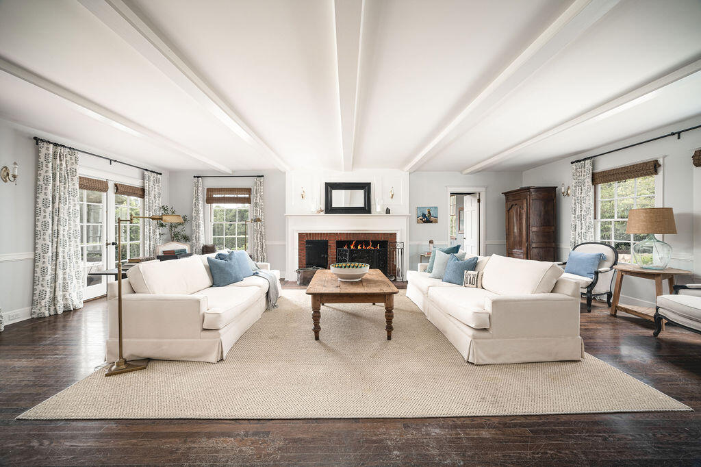 Santa Barbara, California 93105, United States, 5 Bedrooms Bedrooms, ,4 BathroomsBathrooms,Residential,Active,153908