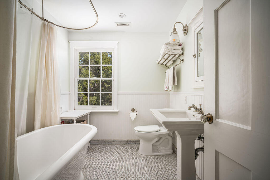 Santa Barbara, California 93105, United States, 5 Bedrooms Bedrooms, ,4 BathroomsBathrooms,Residential,Active,153908