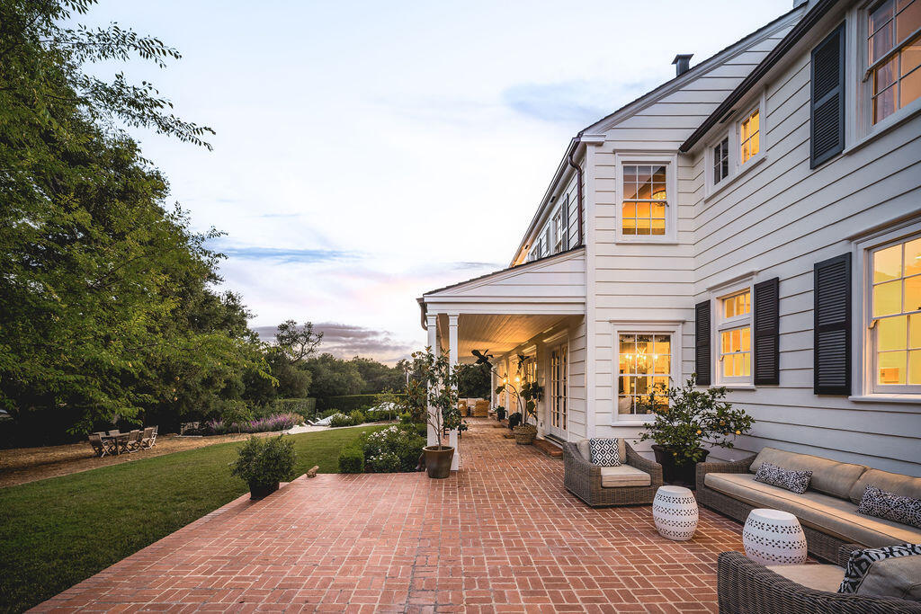 Santa Barbara, California 93105, United States, 5 Bedrooms Bedrooms, ,4 BathroomsBathrooms,Residential,Active,153908