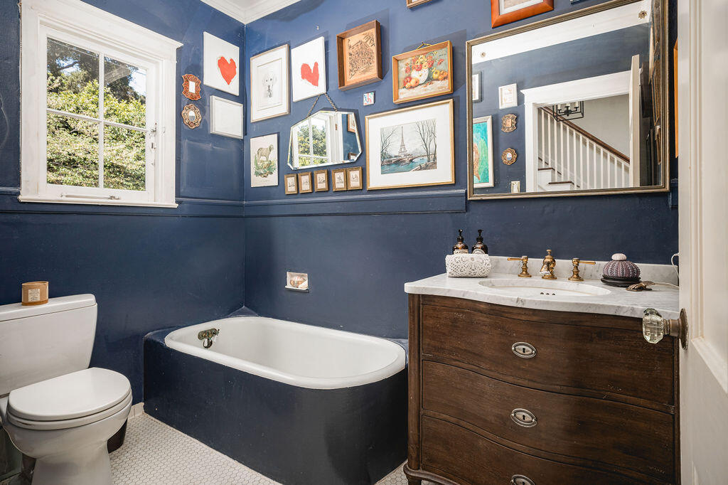 Santa Barbara, California 93105, United States, 5 Bedrooms Bedrooms, ,4 BathroomsBathrooms,Residential,Active,153908